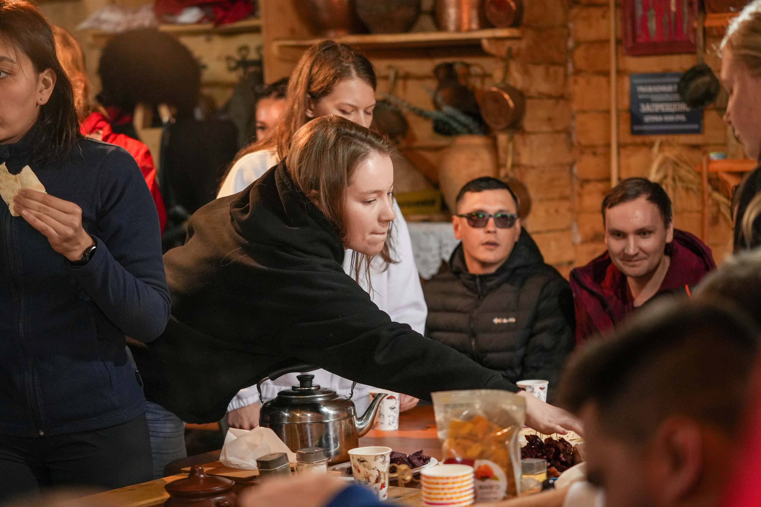 MICE мероприятие — хайкинг на курорте Роза Хутор. Репортажный фотограф в Красной Поляне и Сочи Павлюченко Екатерина