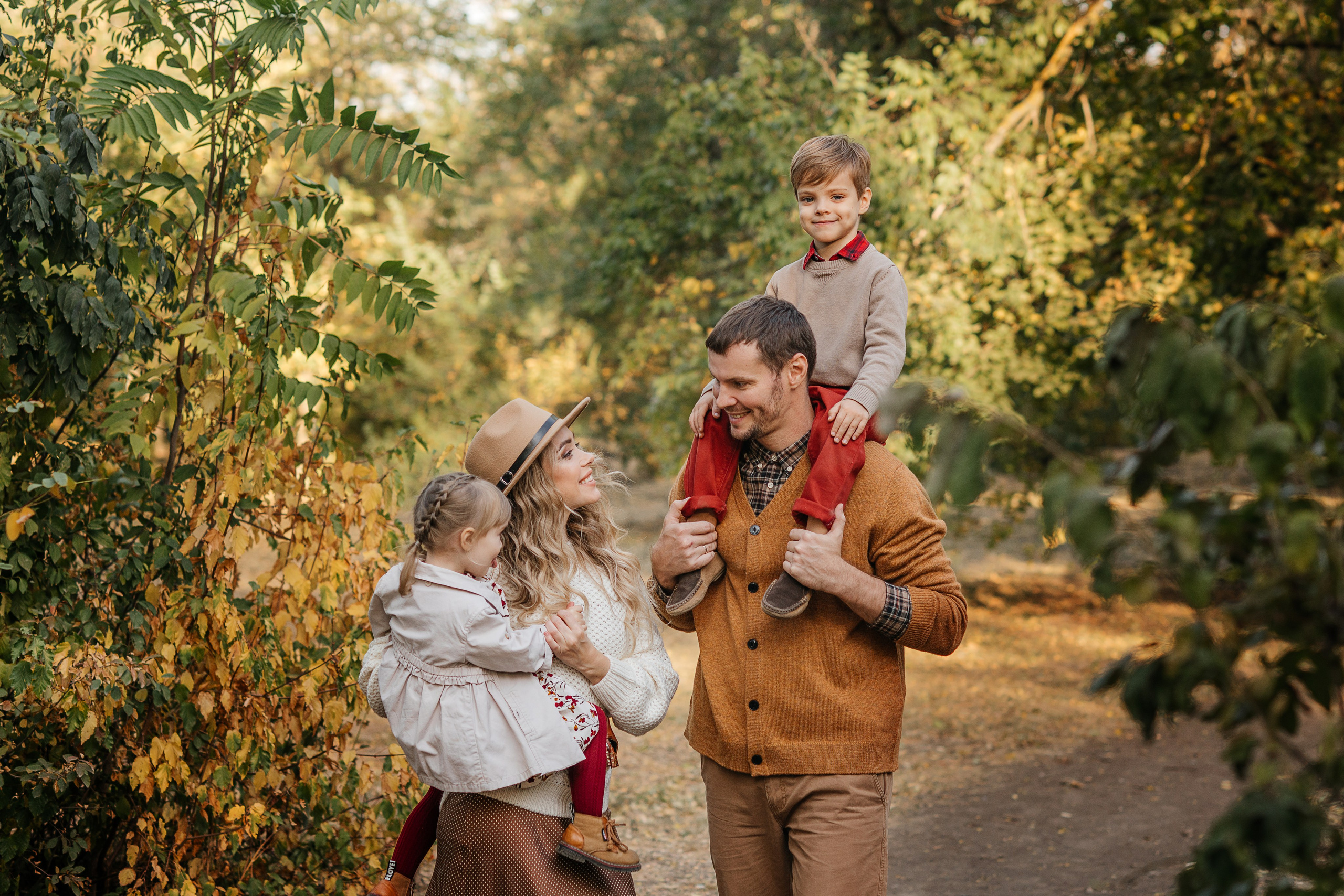 Осенняя прогулка семьи. Свадебный и семейный фотограф Надежда Соловьева