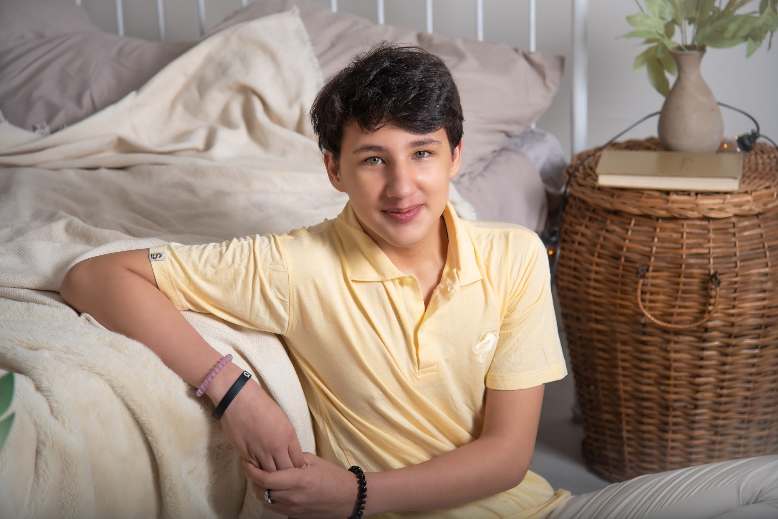 Модельная школа. Занимаюсь профессиональной фотографией и живу рядом с Байкалом. Работаю в разных жанрах