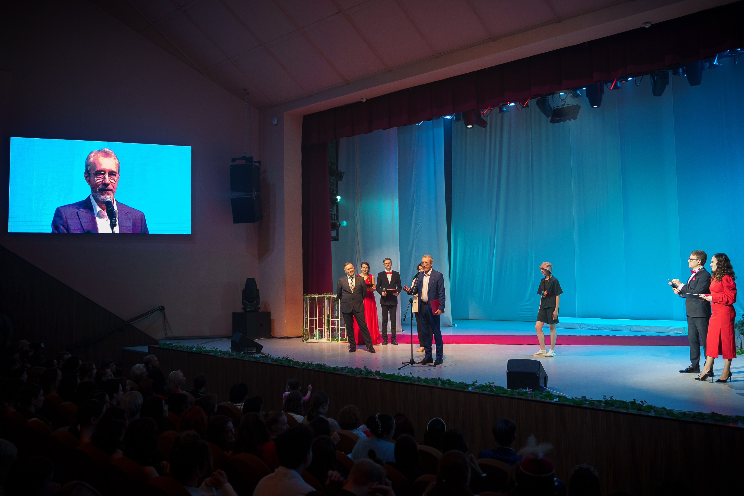 Церемония вручения дипломов выпускникам «ЧГИК». Фотограф Артём Рауэр