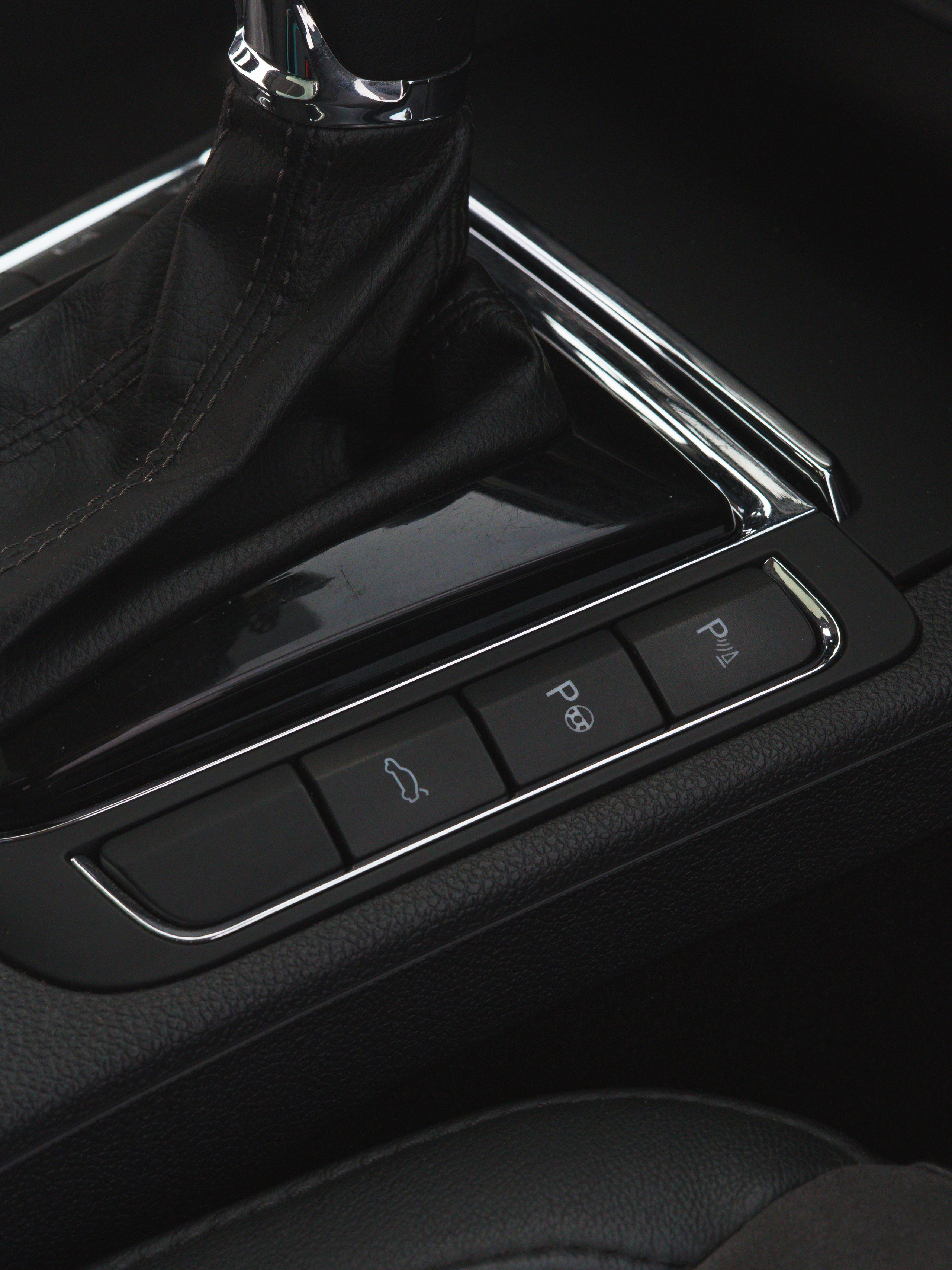 Максимальная комплектация, но заглушки будут! Автопарковщик в комплекте.