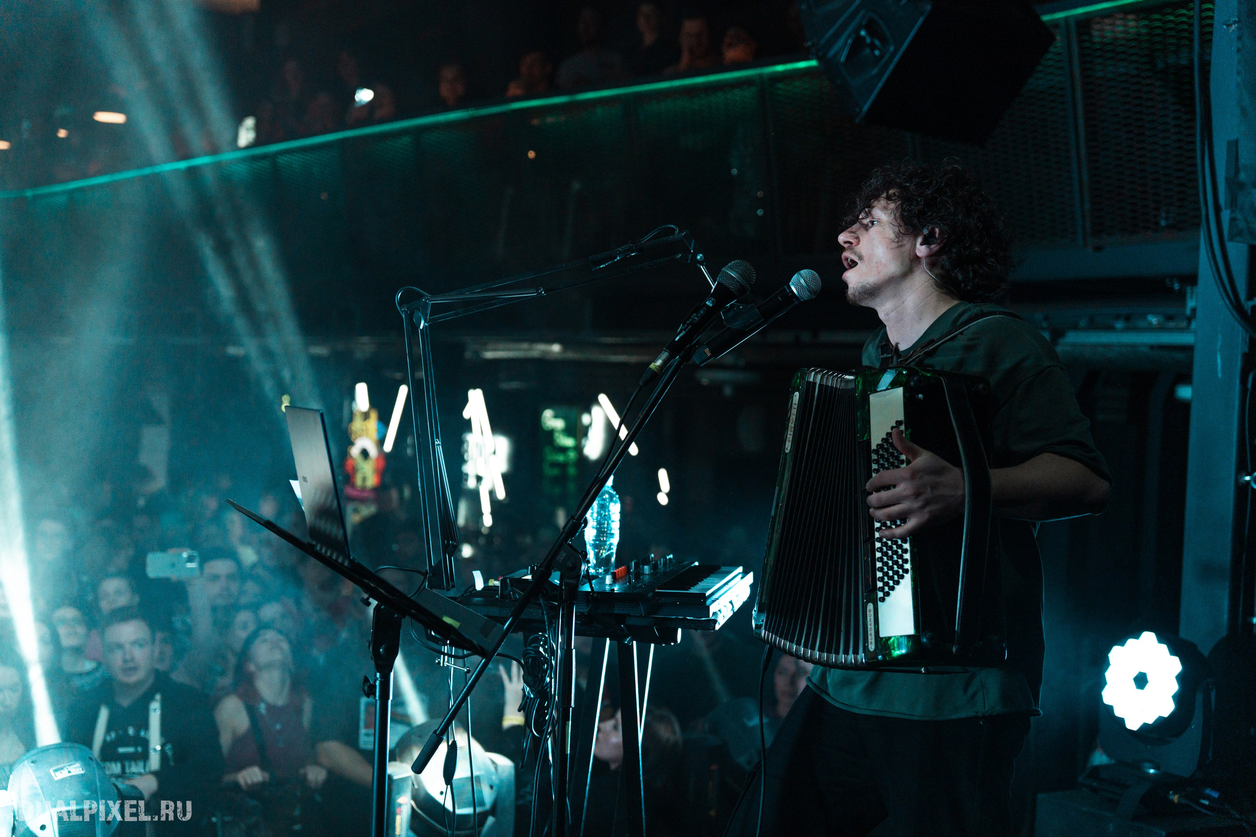 DenDerty концерт в Москве 30.03.2025. Магия музыки в кадре: Концертная Фотография