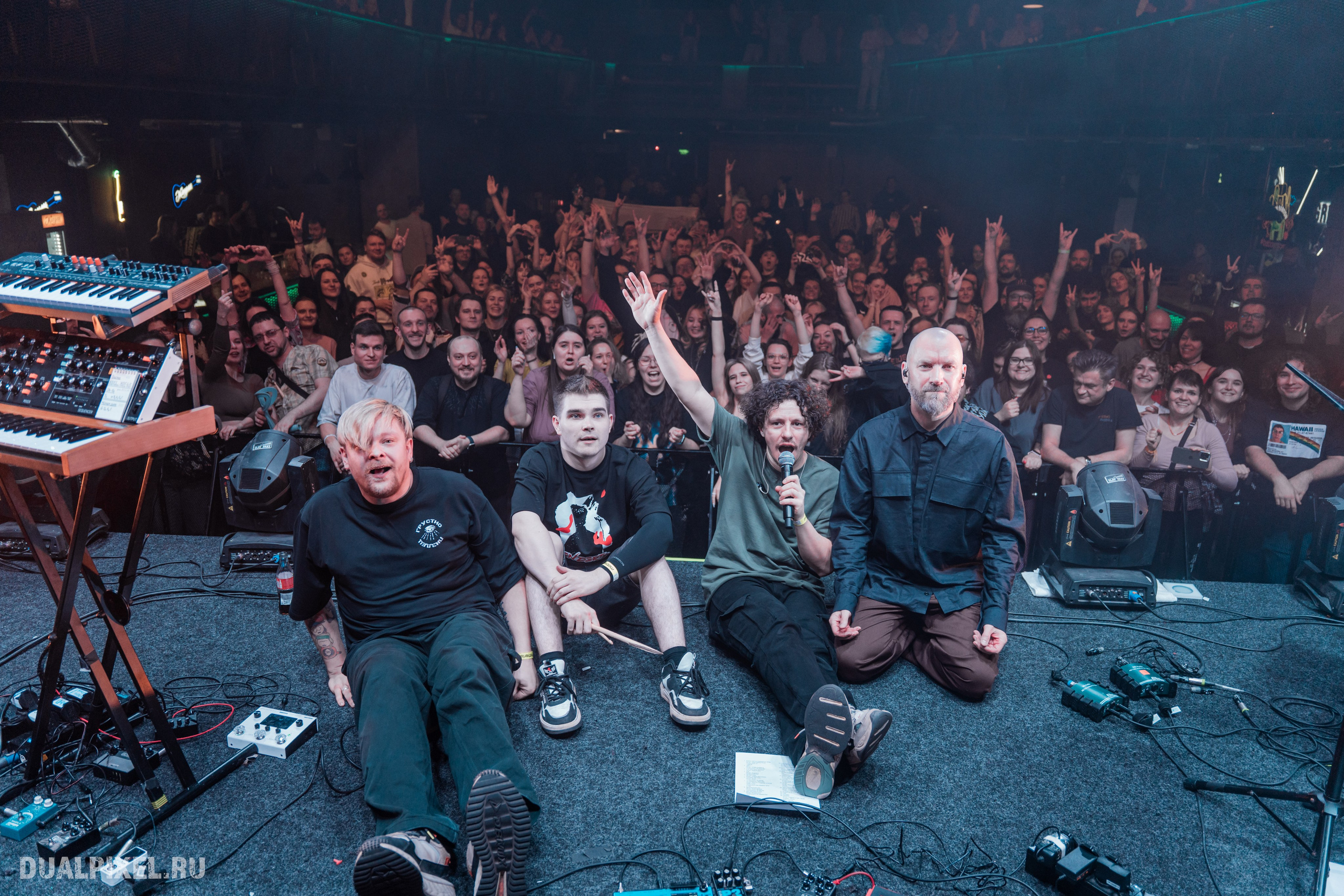 DenDerty концерт в Москве 30.03.2025. Магия музыки в кадре: Концертная Фотография