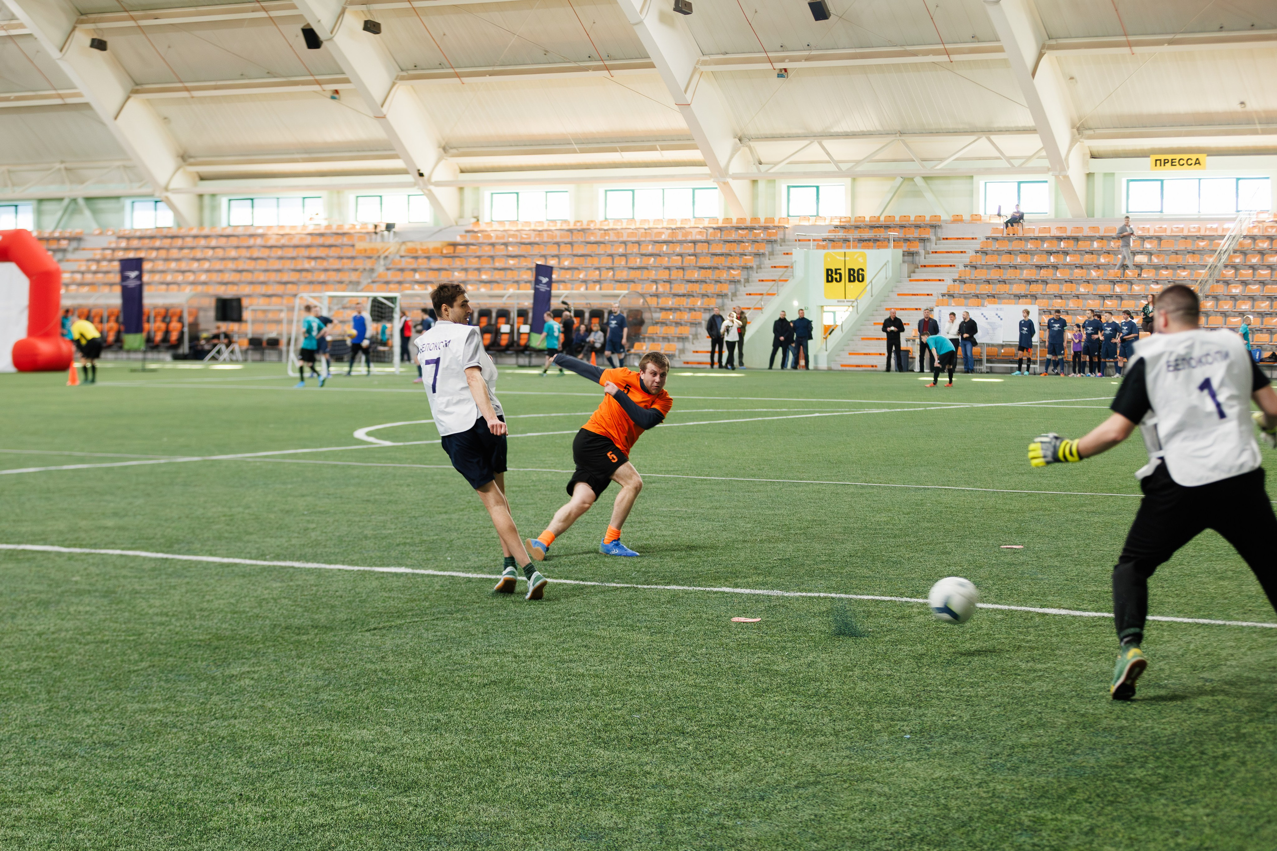 Фотограф на корпоративный футбольный турнир. Контент для бизнеса в Екатеринбурге Полдень Медиа