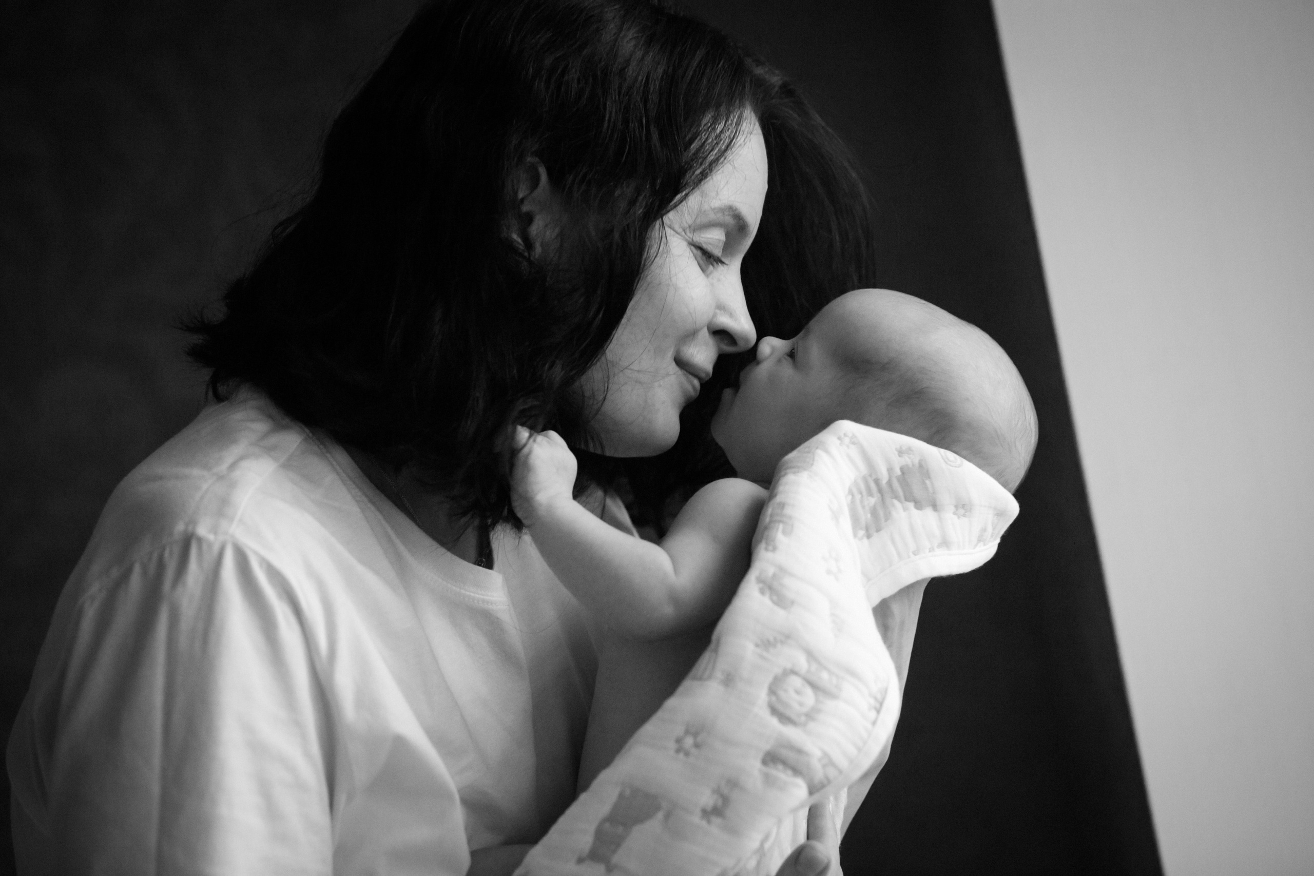 Черно-белая съемка новорожденной. Фотографы в Москве Светлана Устинова и Сергей Грачев