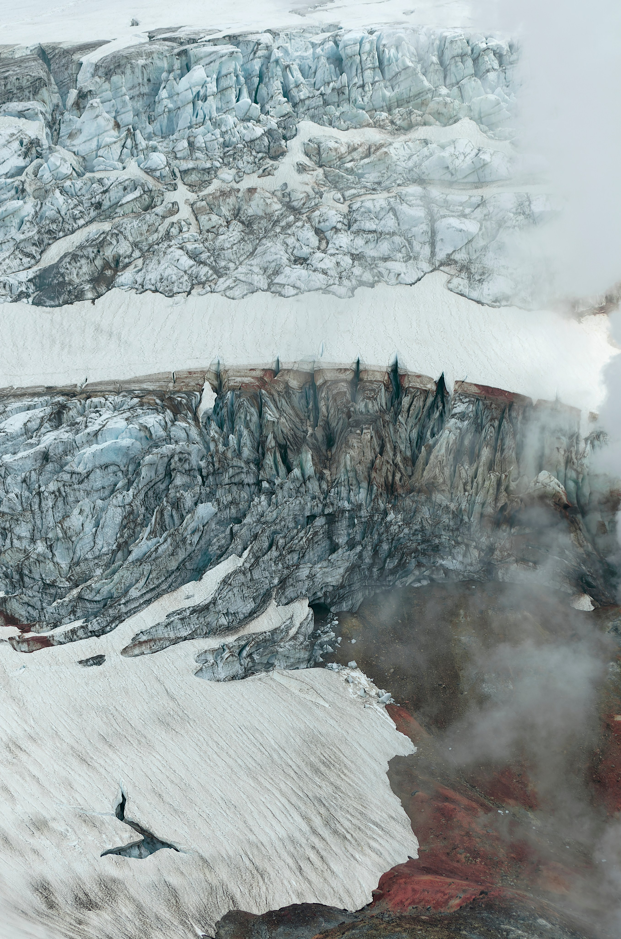 Камчатка, ледники на вулкане Мутновский