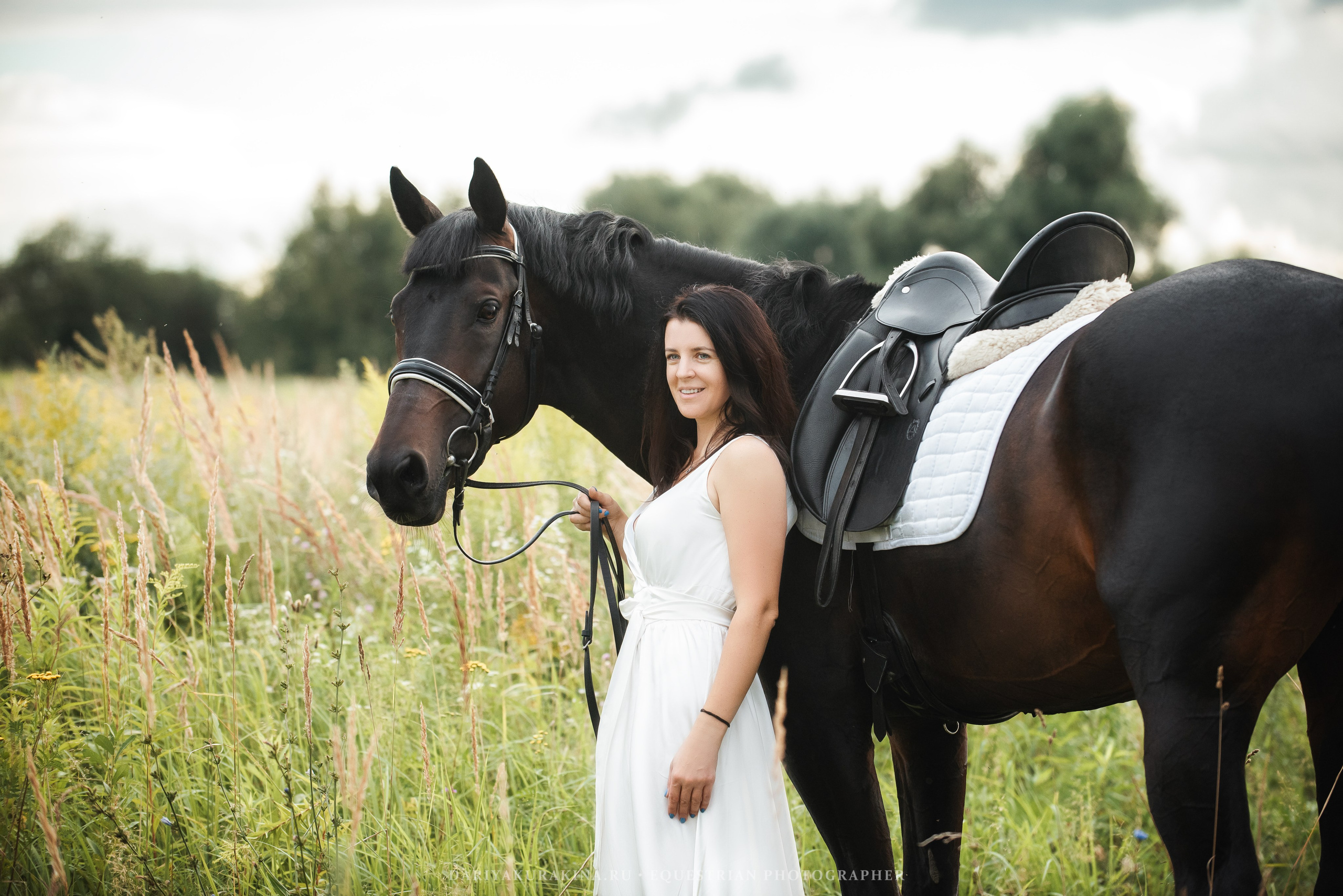 Юля и Декупаж — Поле. Конный фотограф Куракина Дарья • Фотосессии с лошадьми