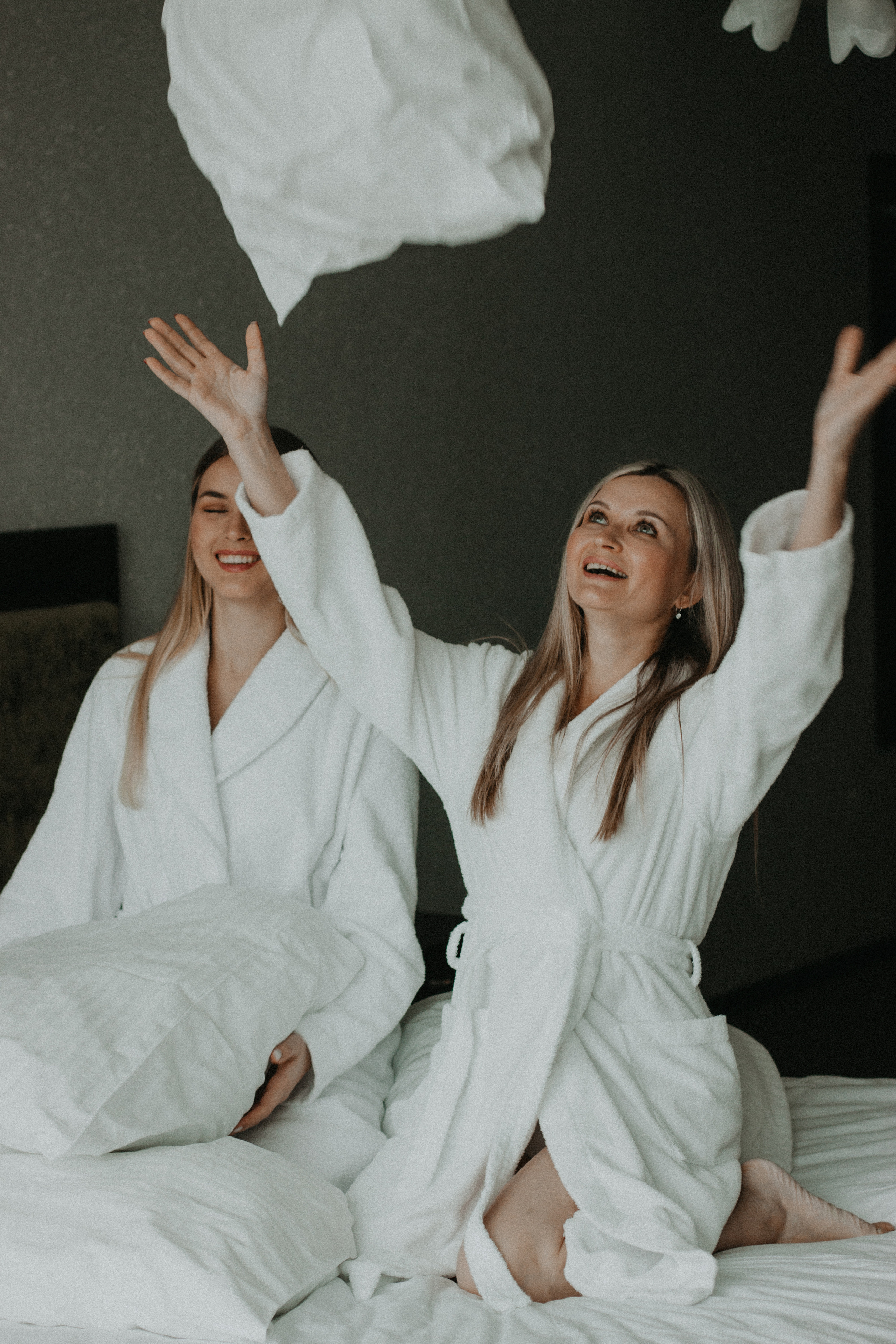 Мама & дочка, утро в отеле. Семейный фотограф в Екатеринбурге Валерия Федотова