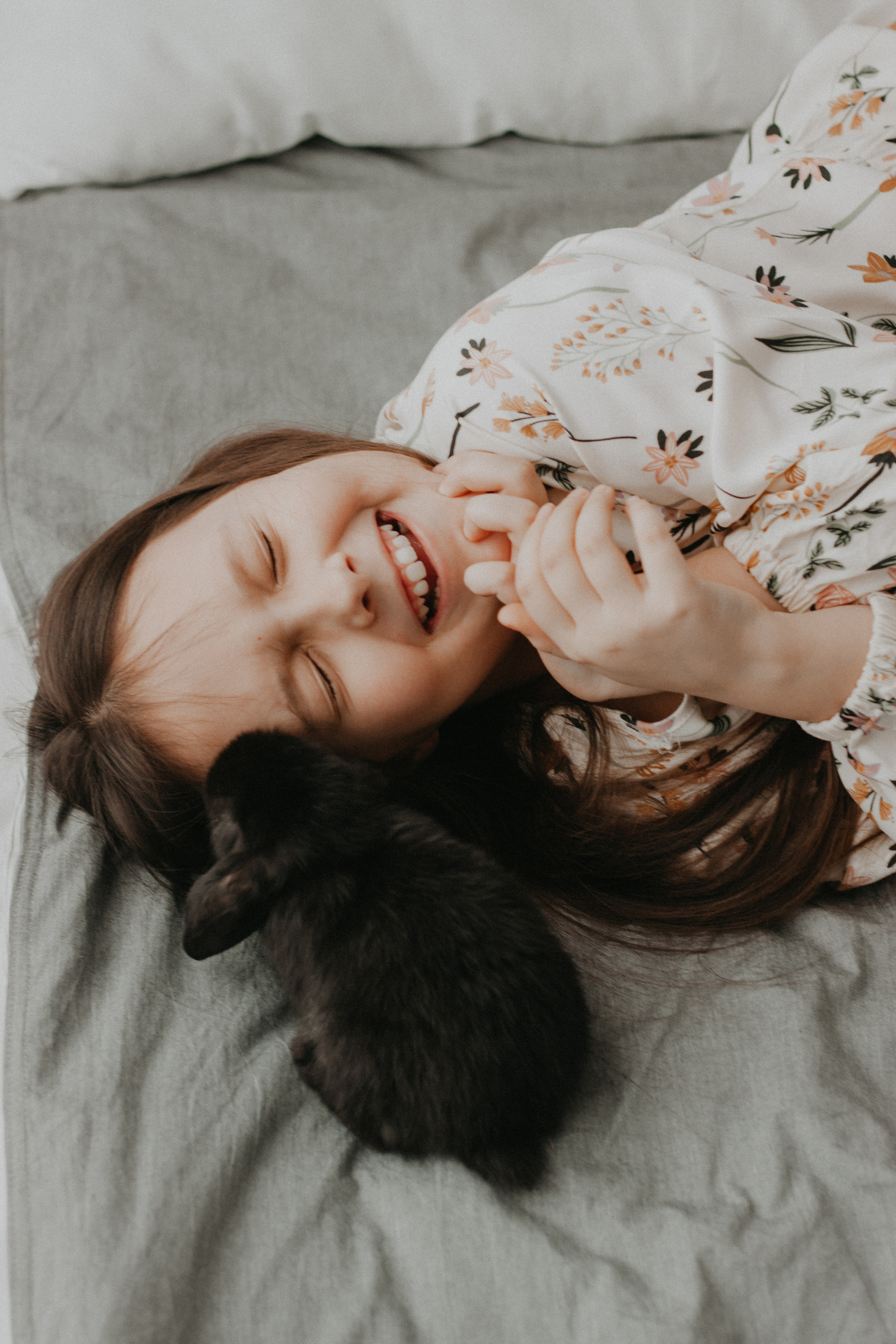 Алина и заяц. Семейный фотограф в Екатеринбурге Валерия Федотова