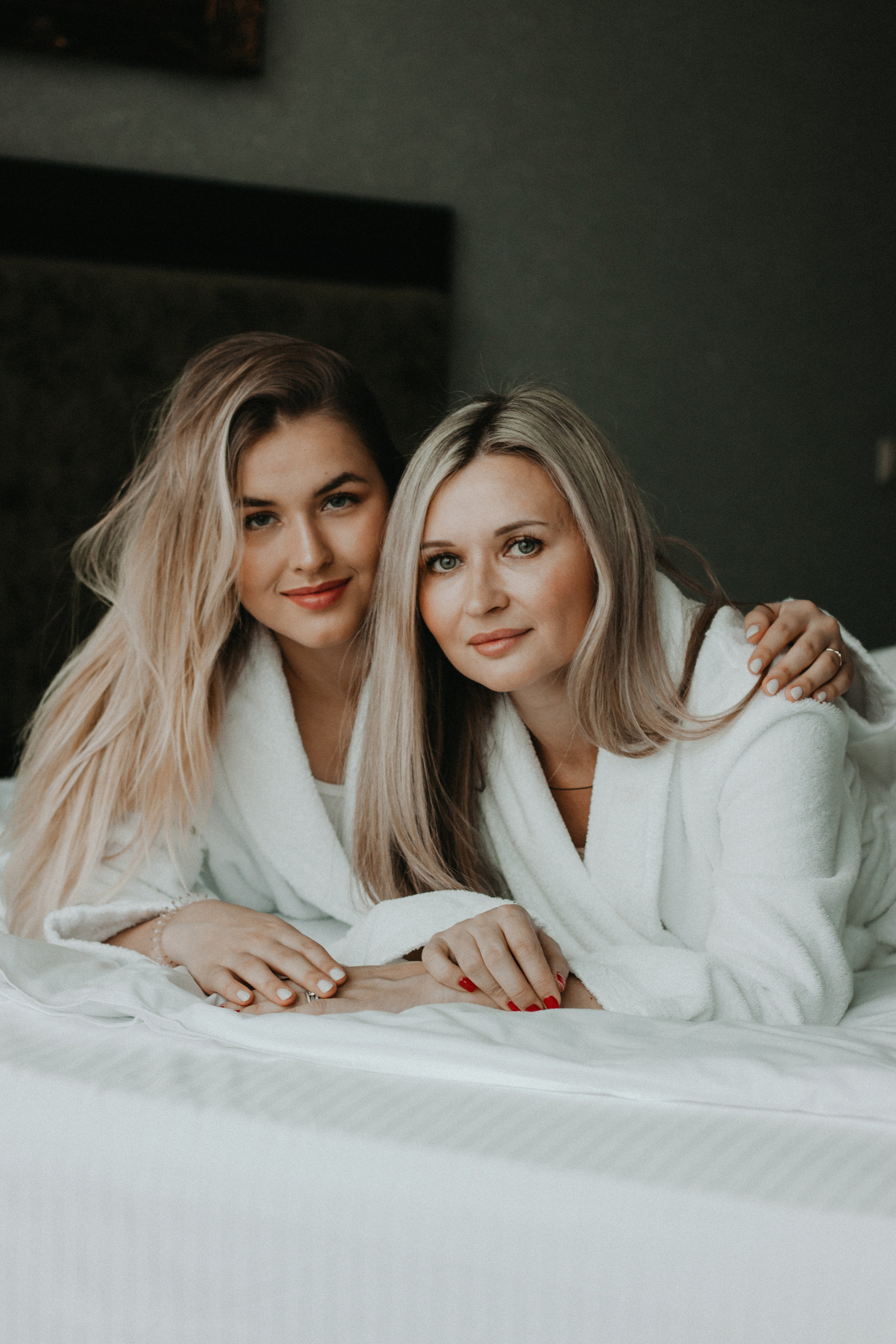 Мама & дочка, утро в отеле. Семейный фотограф в Екатеринбурге Валерия Федотова