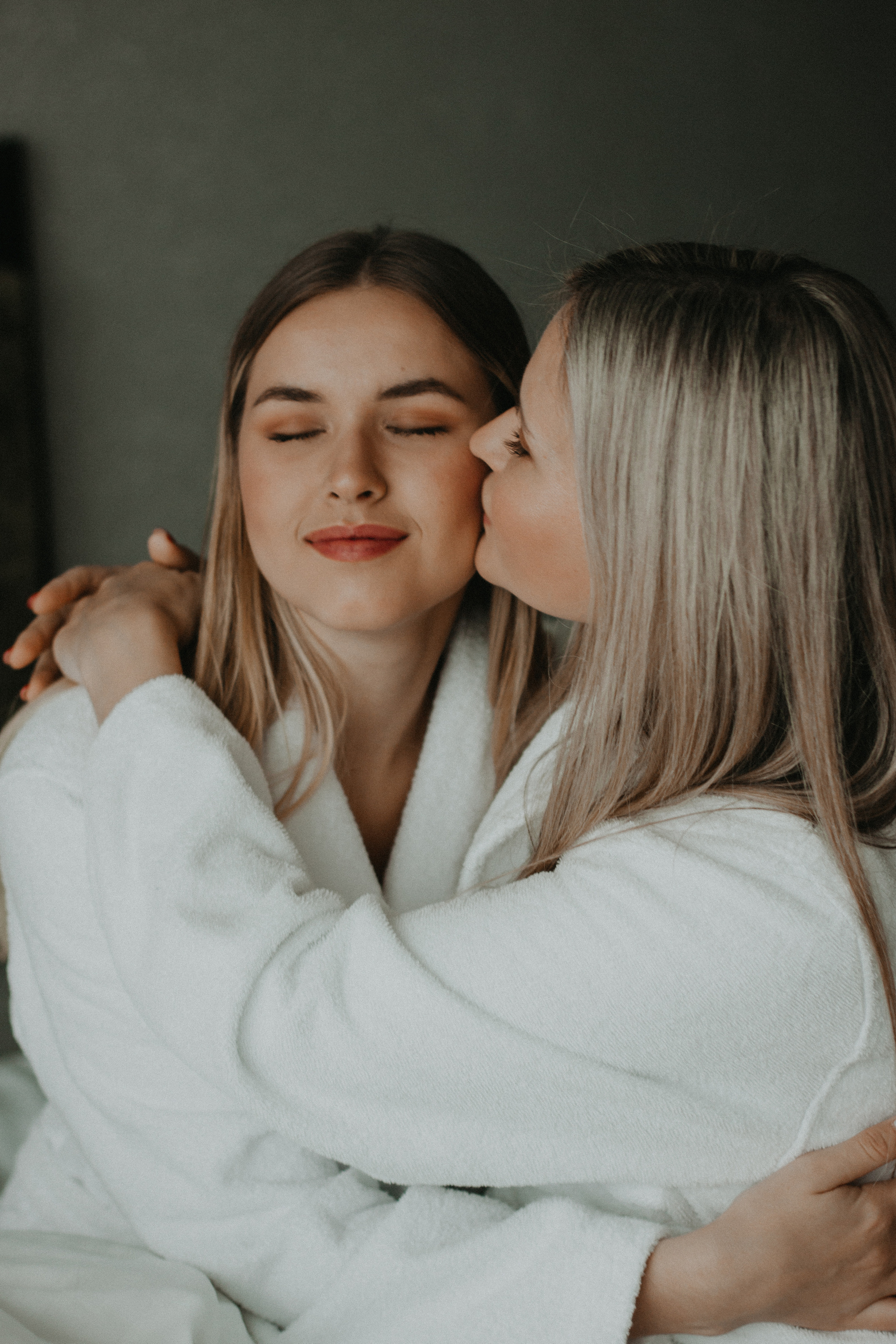 Мама & дочка, утро в отеле. Семейный фотограф в Екатеринбурге Валерия Федотова