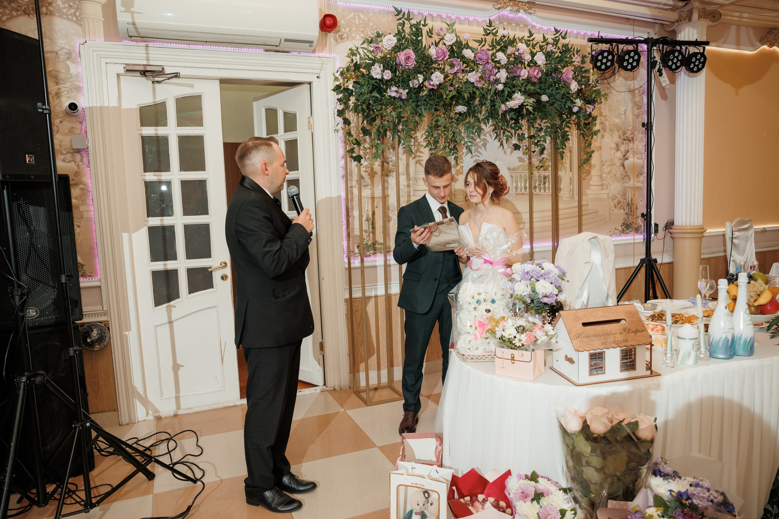 Константин и Дарья, ЗАГС ВДНХ, отель Soluxe, ресторан «Антик». Свадебный и репортажный фотограф (Москва, Королев и другие)