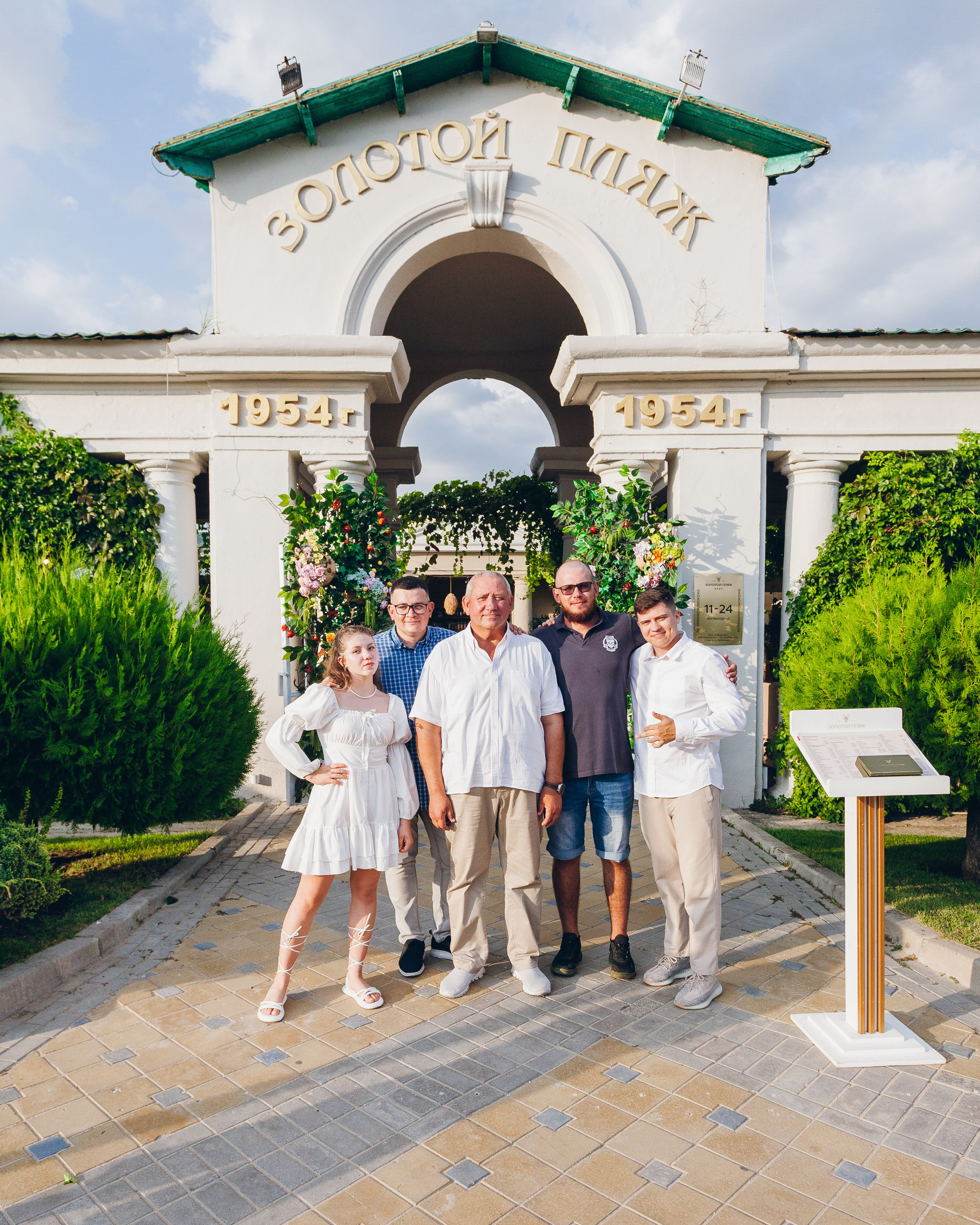 День рождение в уютном ресторане. Фотограф Денис Денисов