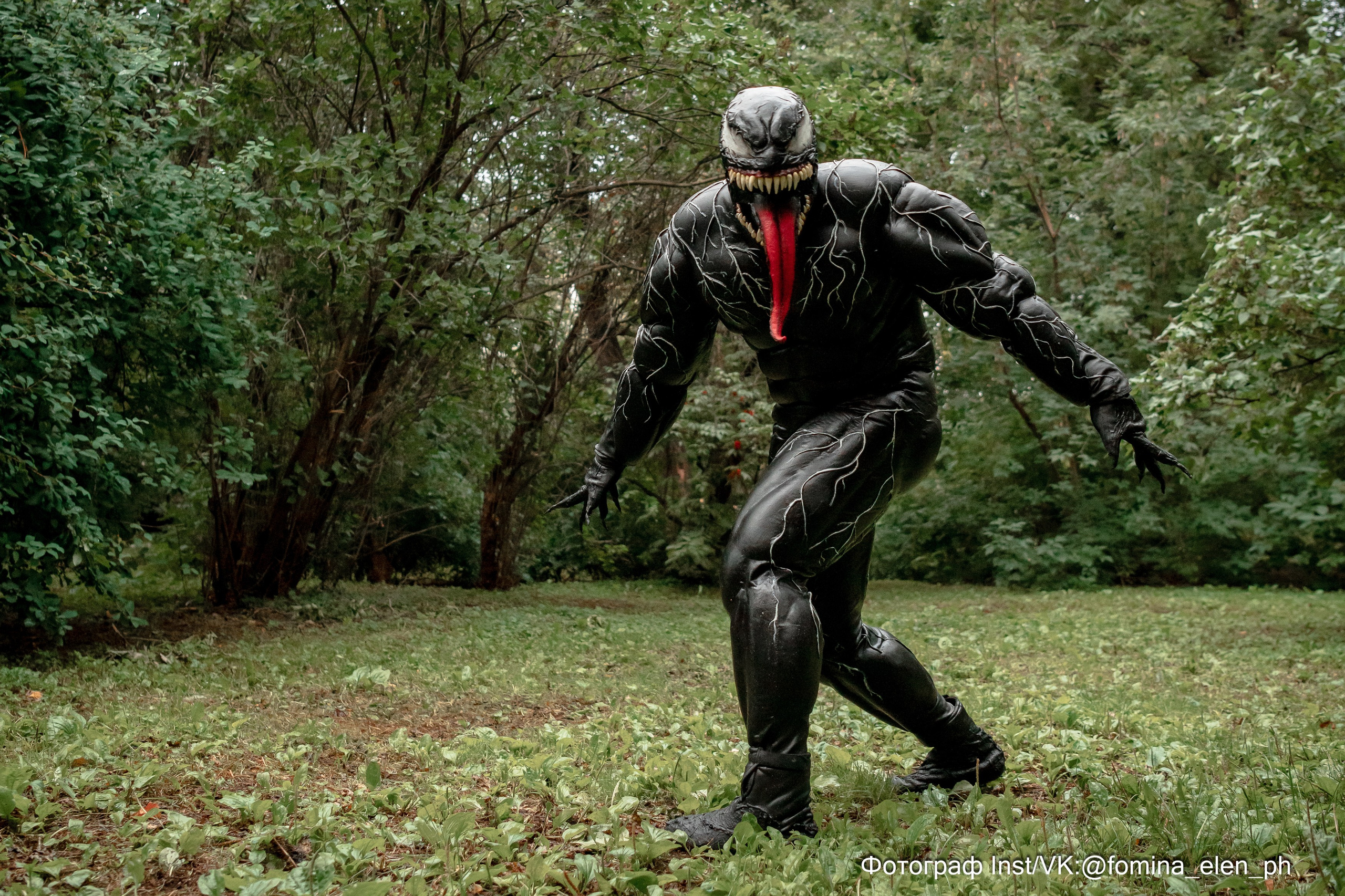 Человек паук и Веном в метро ЕКБ. Фомина Елена Свадебный и семейный фотограф