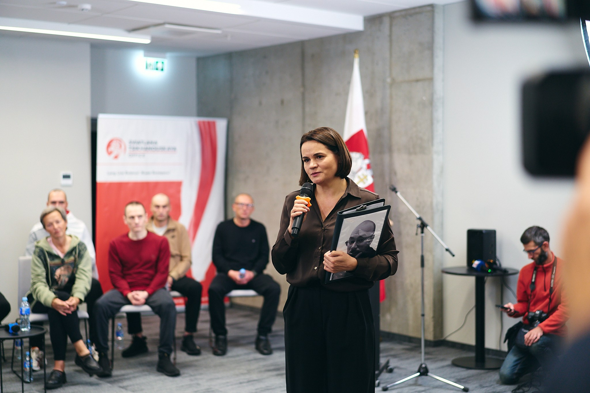 Press conference with Sviatlana Tsikhanouskaya and released political prisoners. Photographer in Vilnius