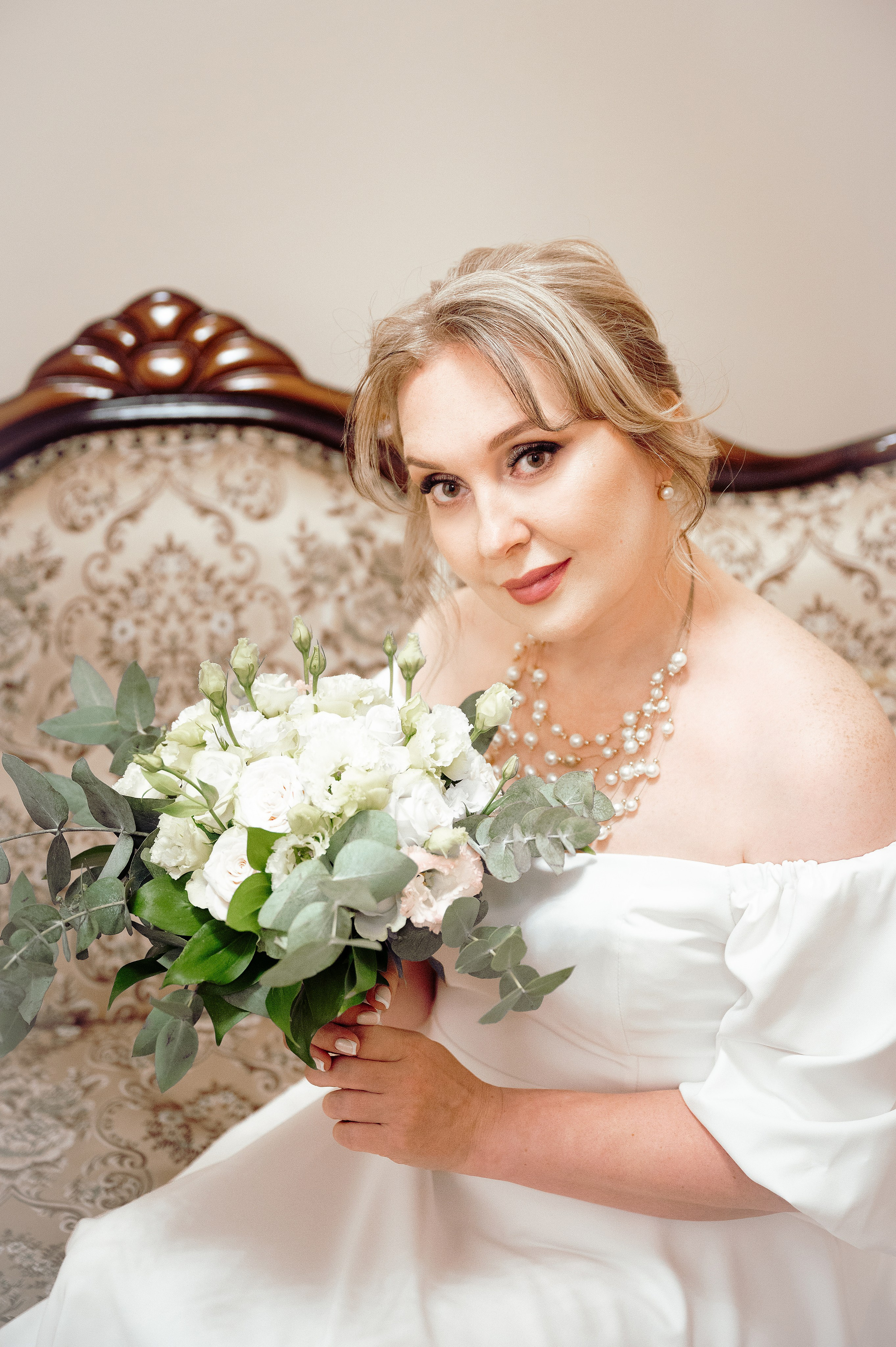 Фотопортрет невесты с белыми цветами в Краснодаре