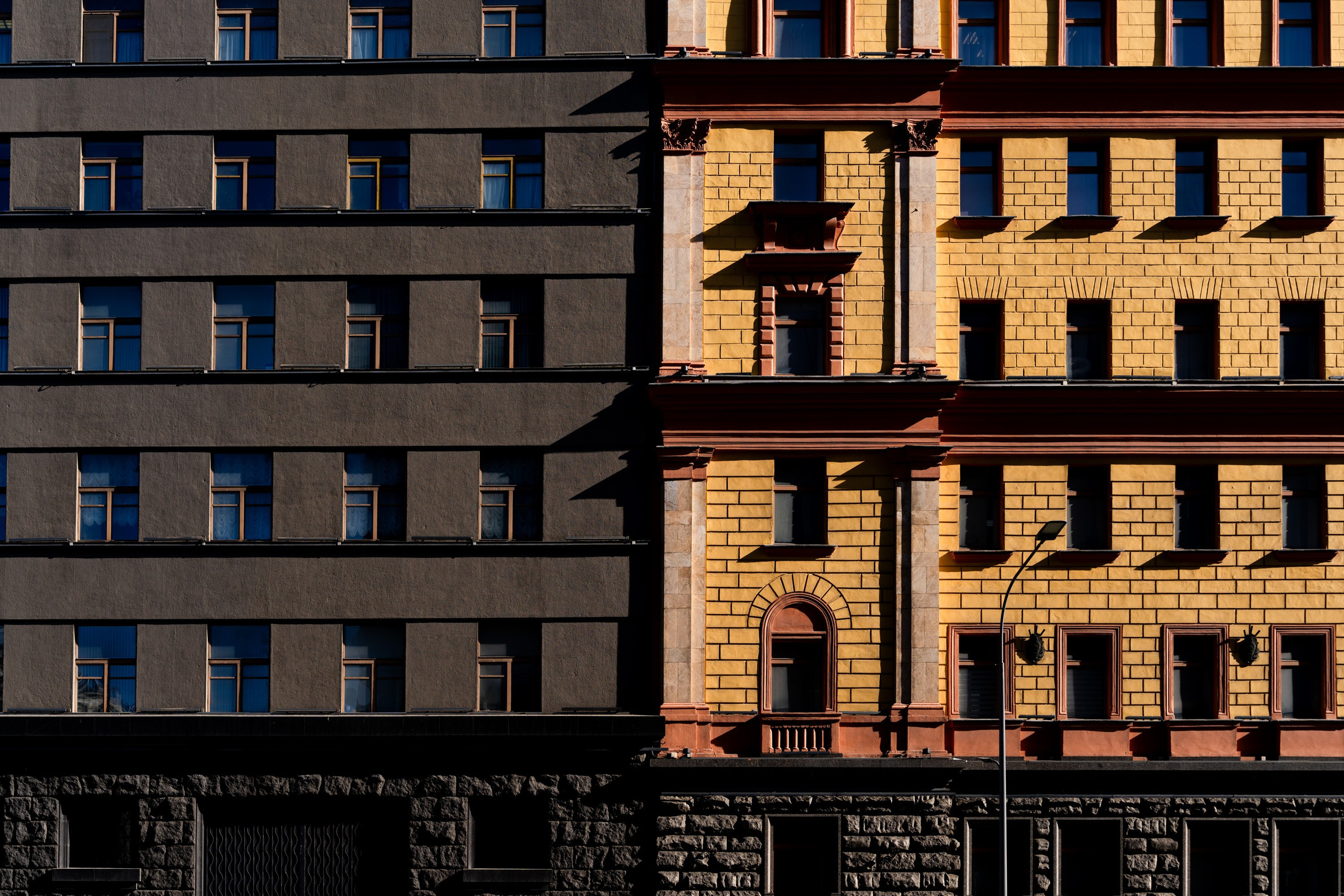 Свет и тень в городе. Фотограф в Москве. Шахабудин