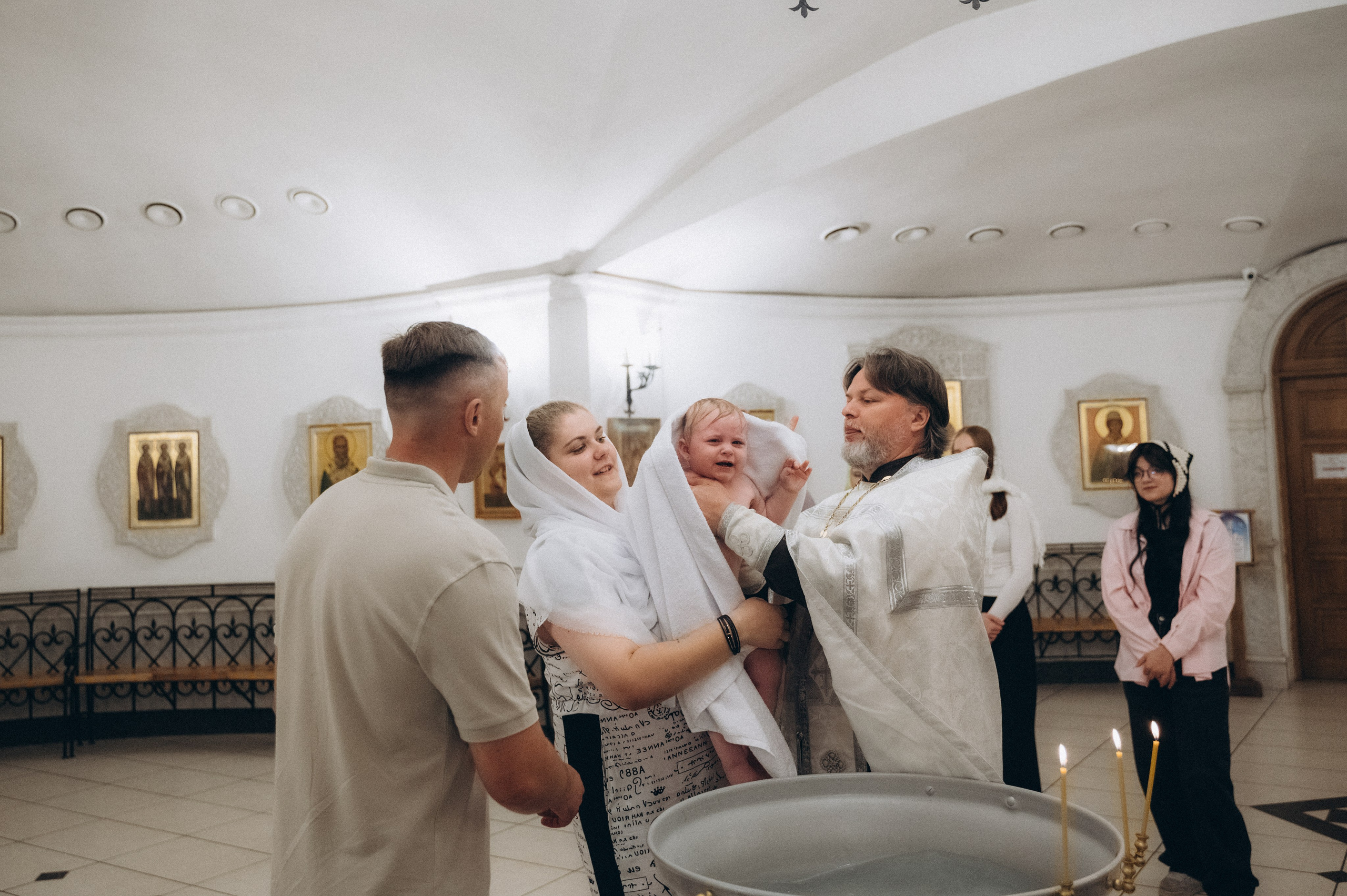 Крещение Владиславы (Криптовый храм в честь собора Новомучеников и Исповедников земли Белорусской). Семейный фотограф в Минске Дарья Дреко