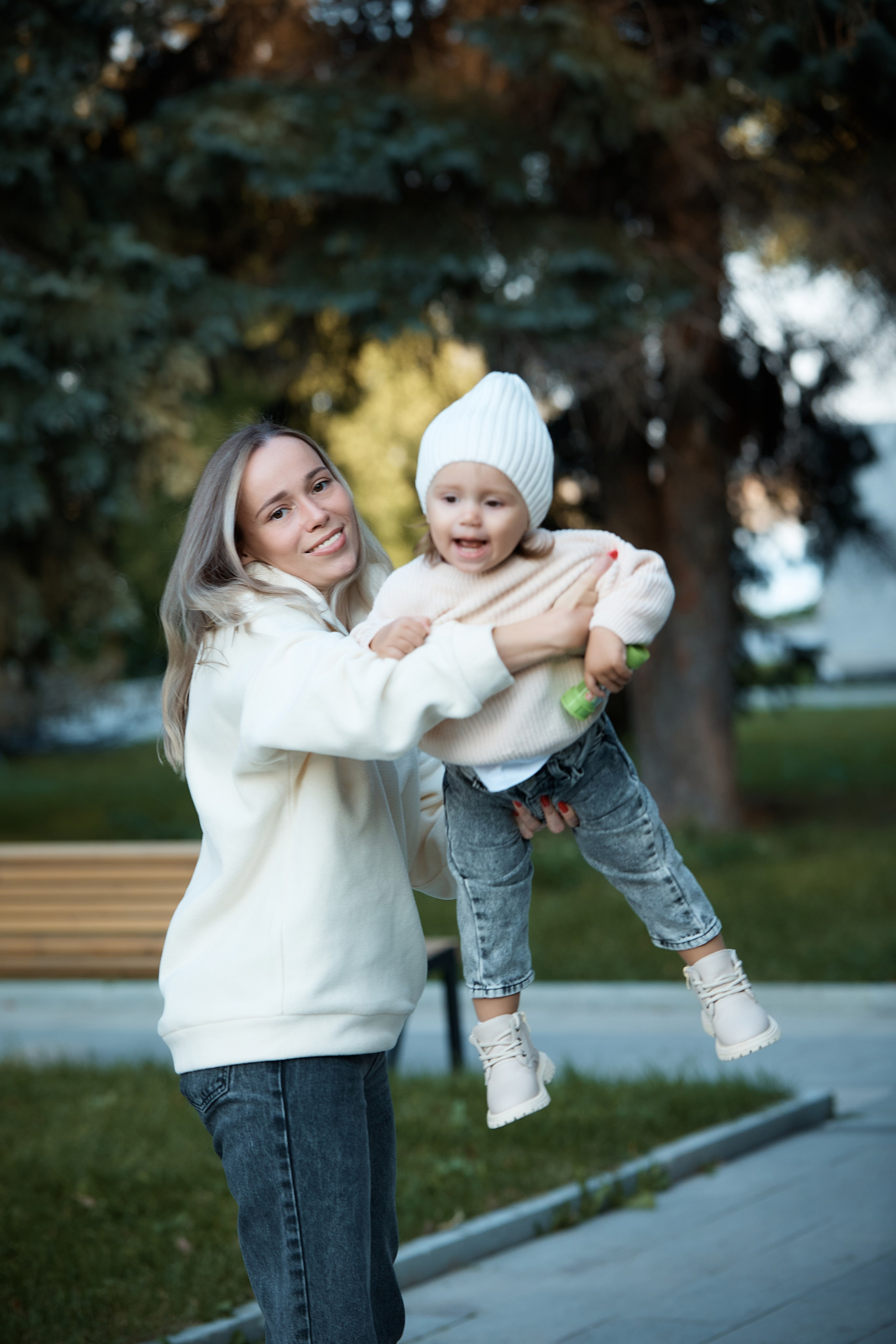 Прогулка в Алесандровском саду. Надя и Дима с дочей. Татьяна Бабаева — Фотограф