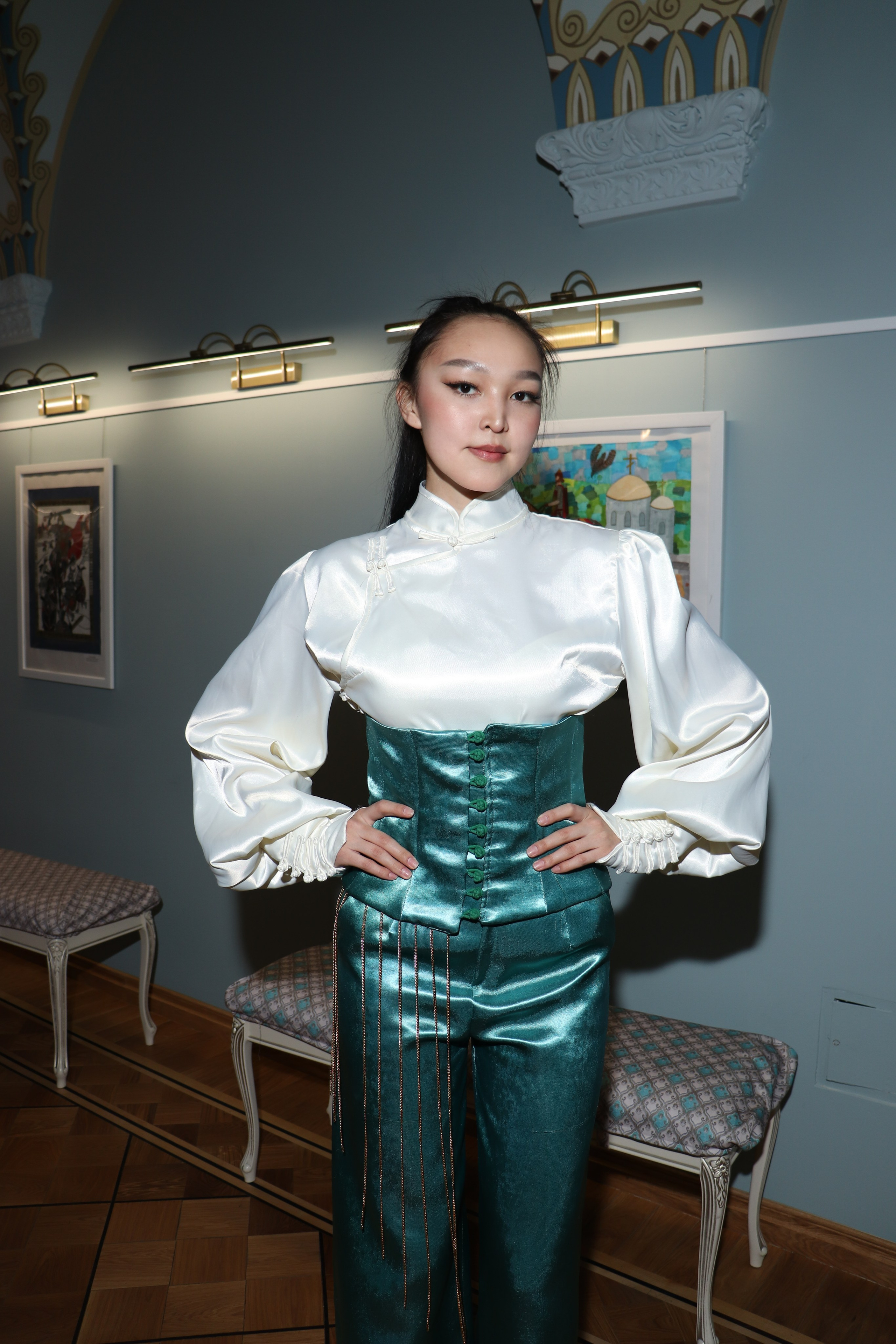 Показ-дефиле «КУЛЬТУРНЫЙ КОД В ОБРАЗЕ» от РОО «Сибирское землячество в Санкт-Петербурге» (6 марта 2025). Ивентный фотограф в Санкт-Петербурге Олег Комков