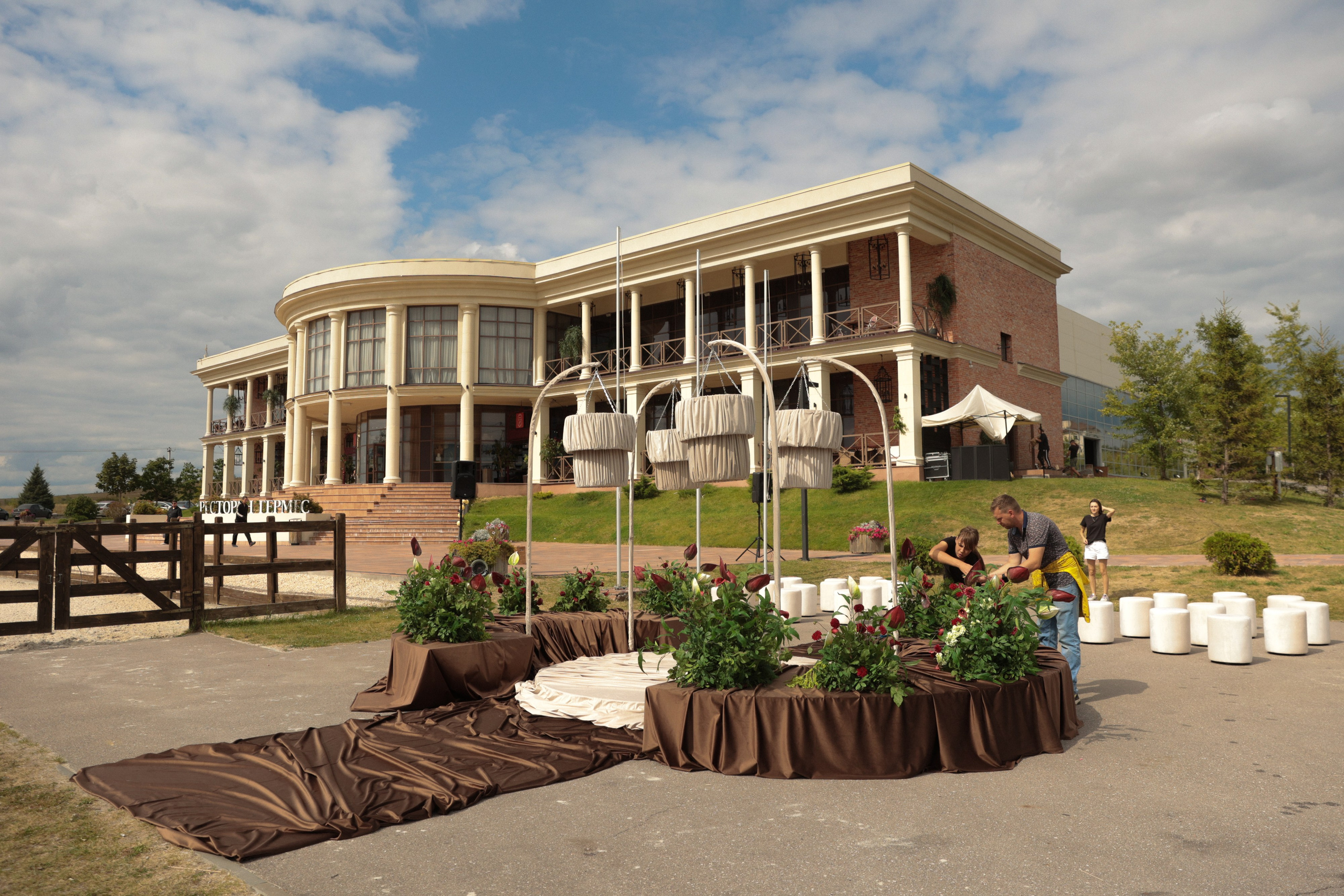 20|08|25 Backstage. On Emotions агентство