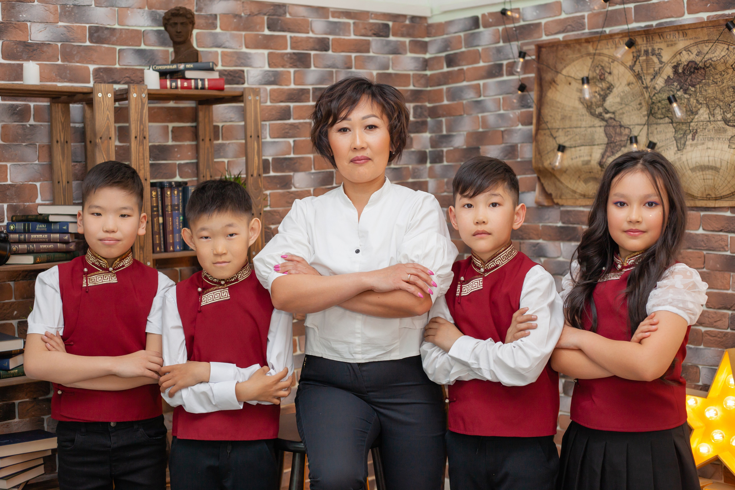 Школьники в студии. Фотограф Бурятия. Печать фотокниг