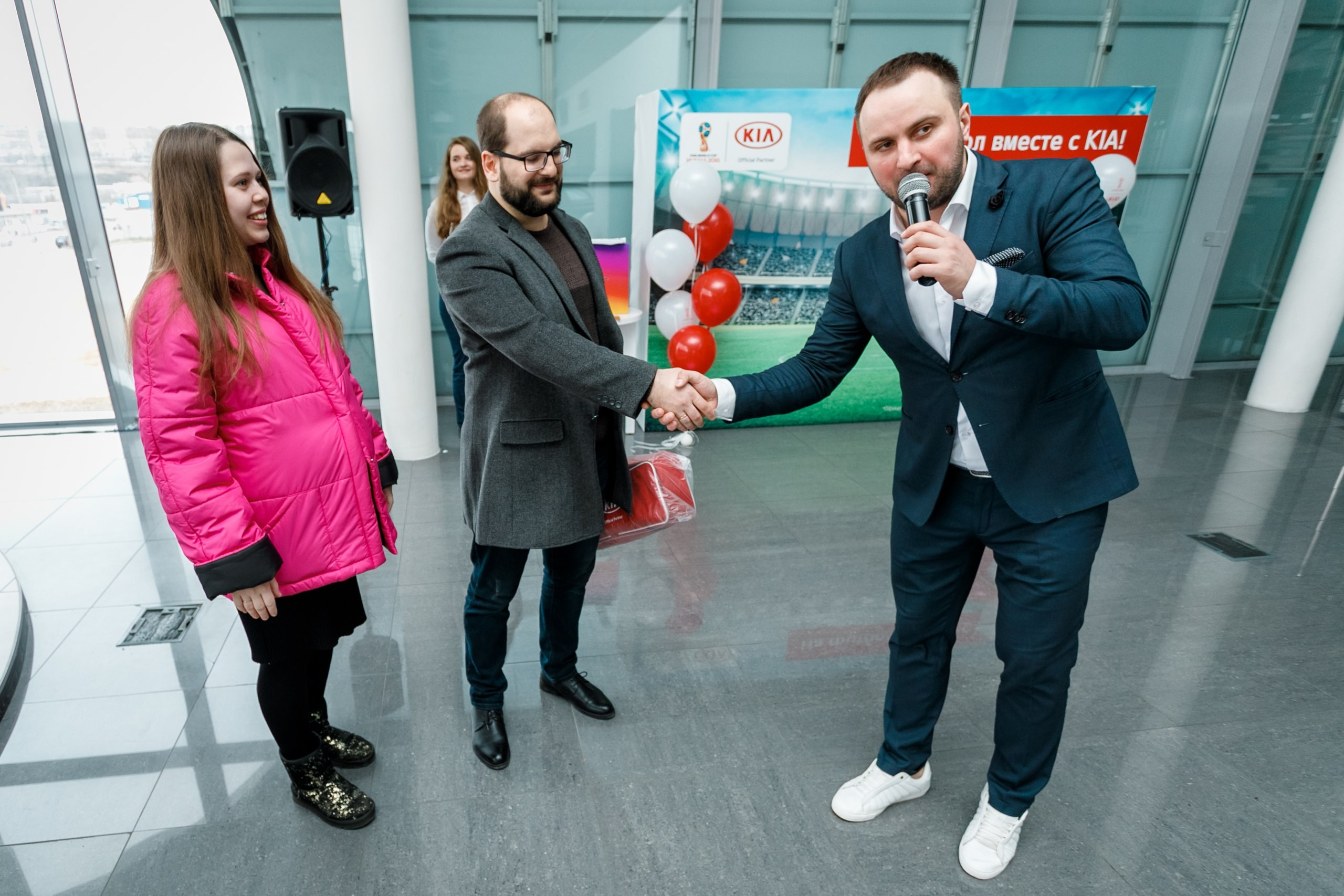 Розыгрыш билетов на ЧМ по футболу FIFA @ Киа Центр. Репортажный фотограф Максим Полянский. Москва, Санкт-Петербург, Красноярск