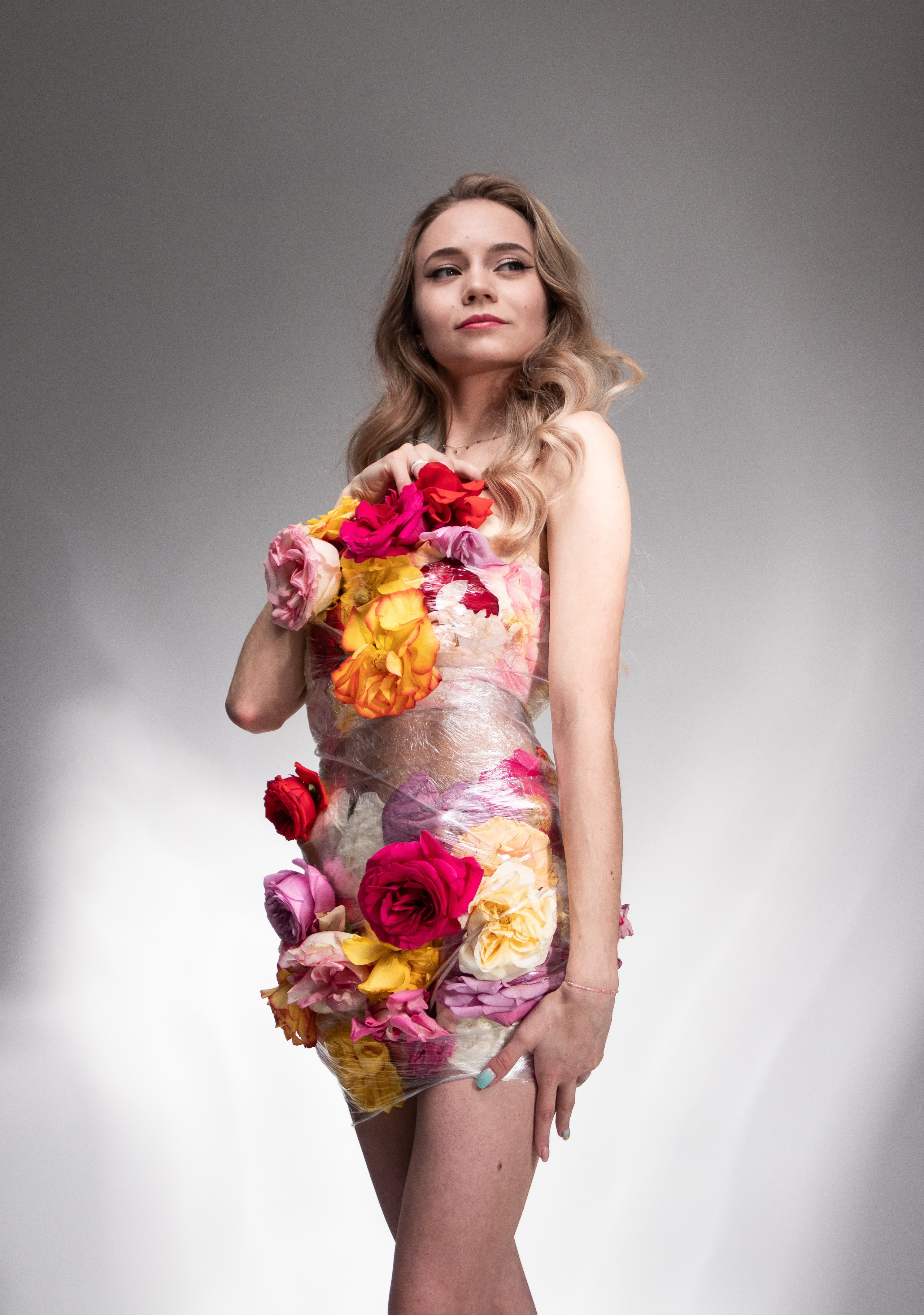 Портретная женская фотография с цветами. Портретный фотограф в Санкт-Петербурге Савельева Ольга