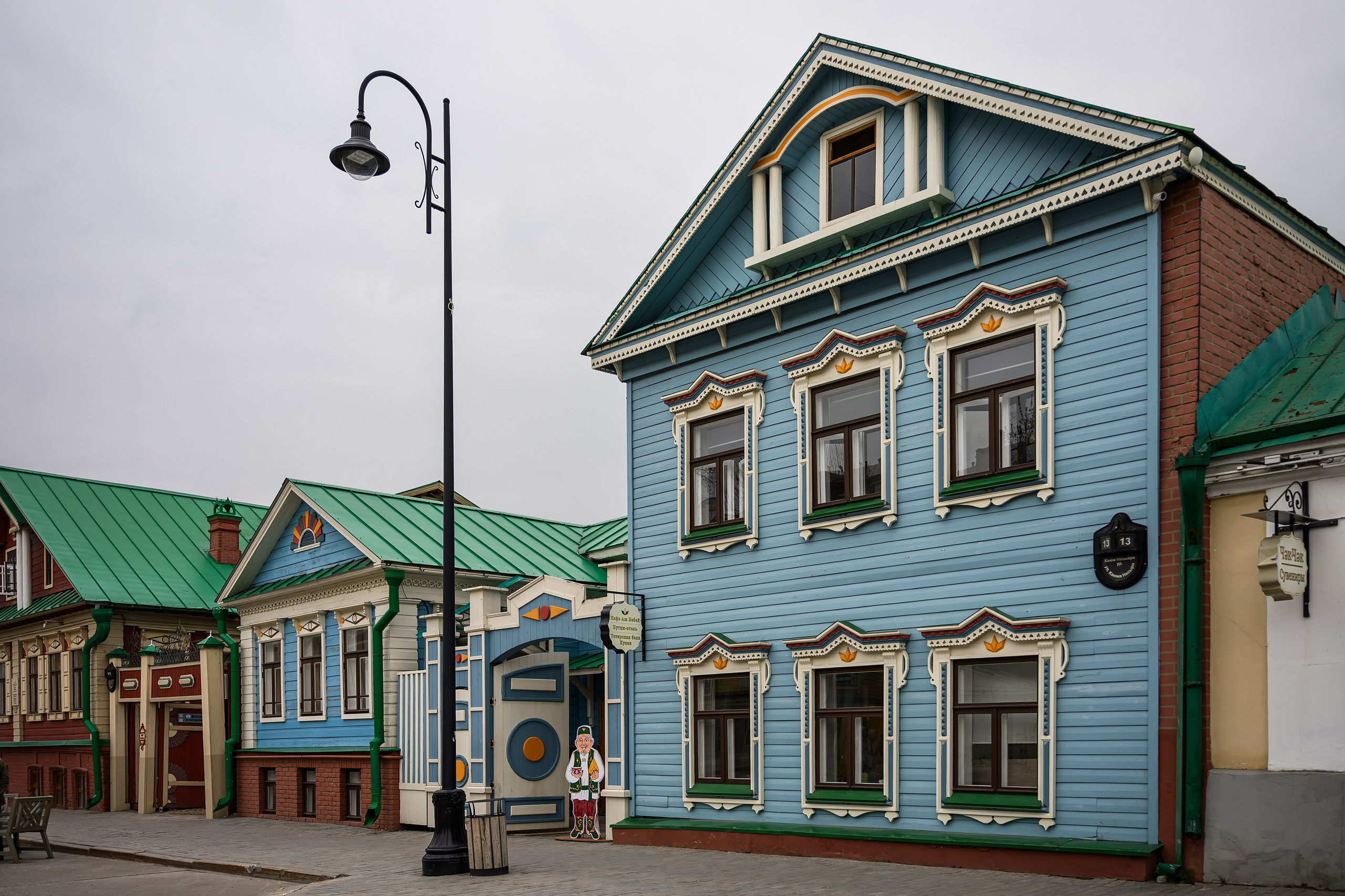 Уличная фотосессия в Старо-Татарской слободе с историческим городским пейзажем
