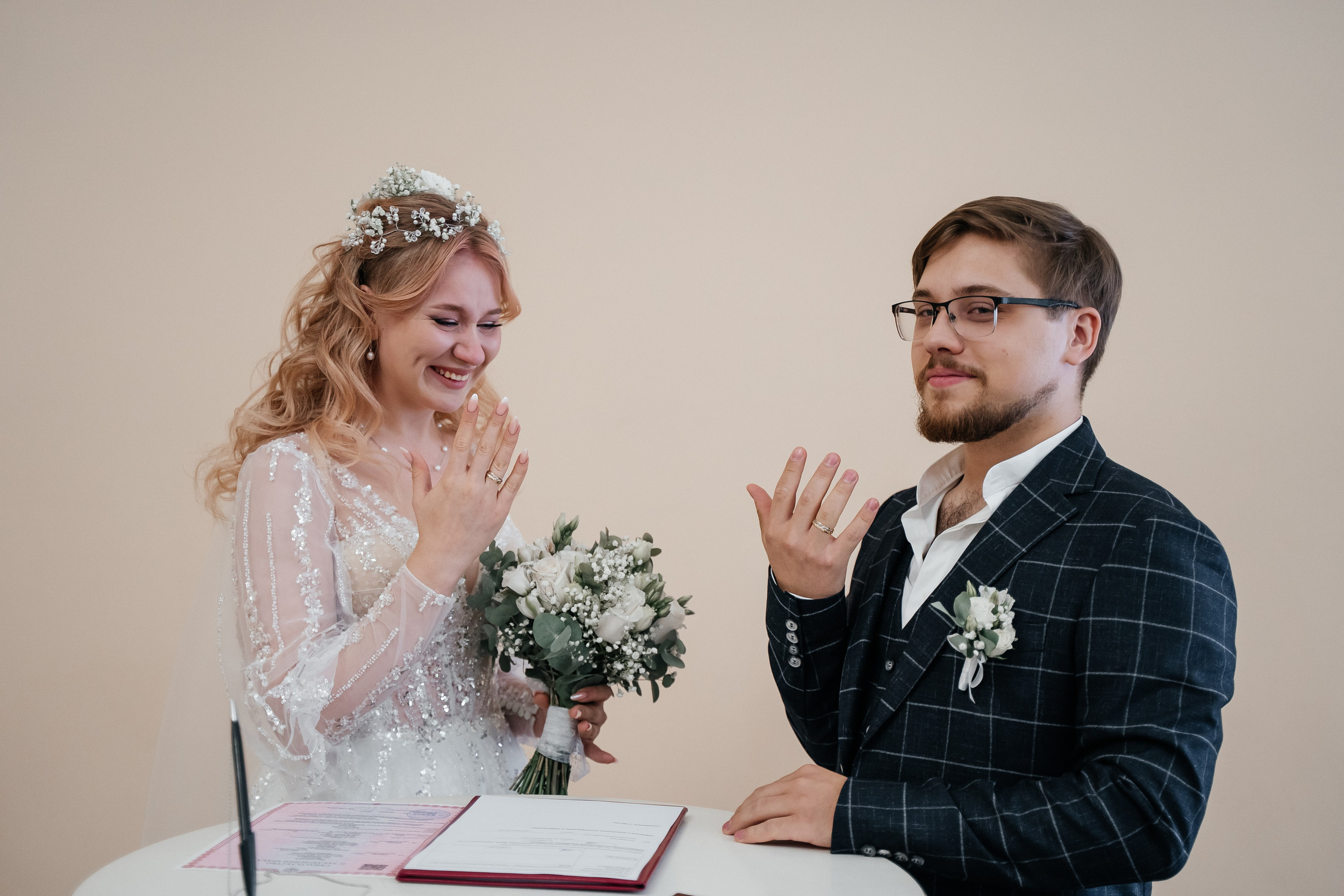 Фотографии с регистрации. Свадебный фотограф в городе Омск EAV Анастасия