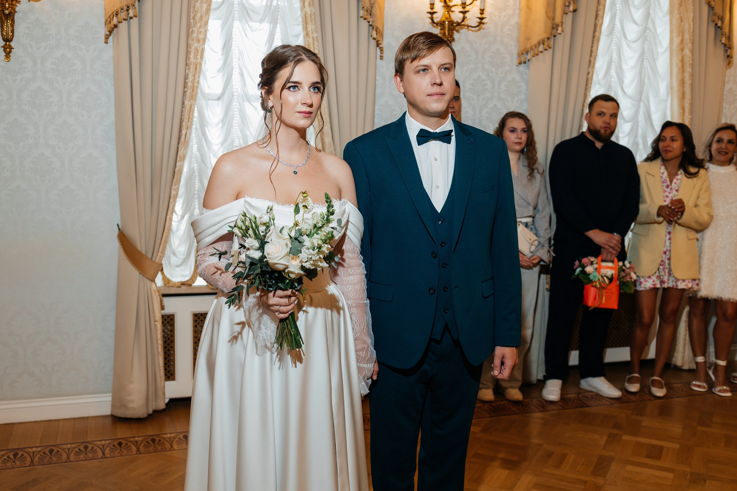 Свадебная прогулка на корабле. Олег Сверчков | Свадебный фотограф Вологда