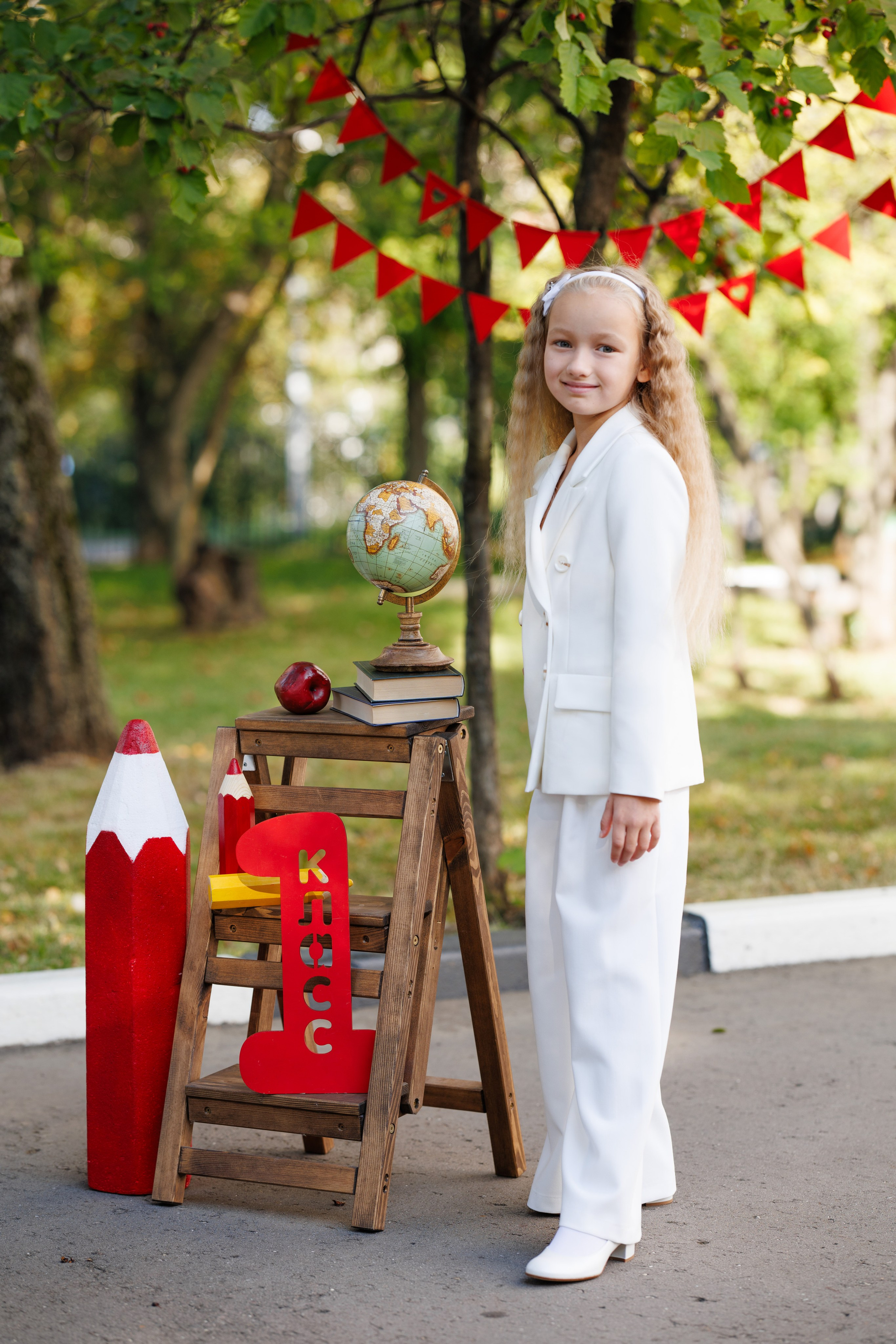 Первый раз в первый класс!. Выпускные альбомы в Москве FOTOVMESTE