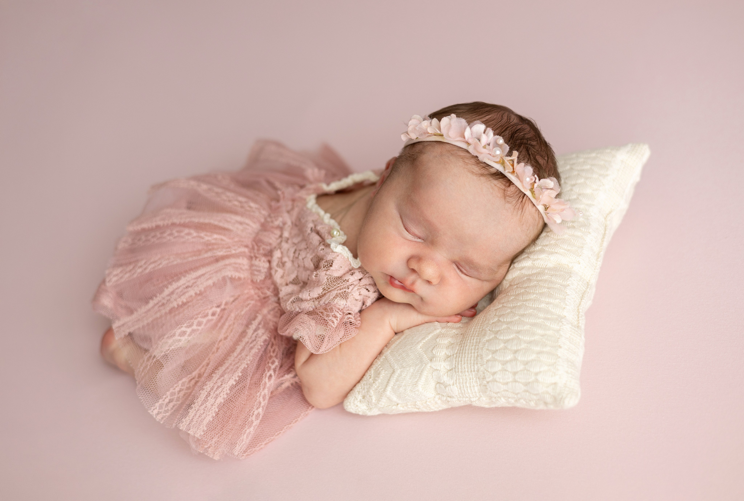 Newborn (Больше примеров работ можно посмотреть в нельзяграмме). Фотограф новорожденных в Набережных Челнах