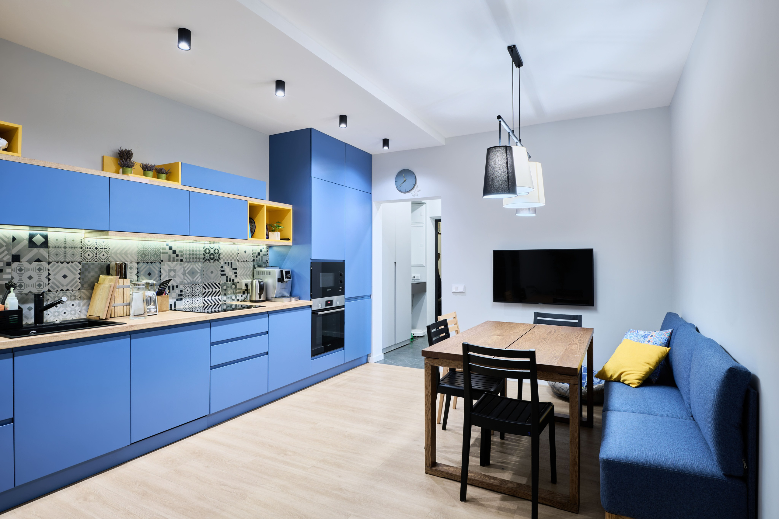 На улице Юных Ленинцев. Никита Хохловский фото и видео продакшн