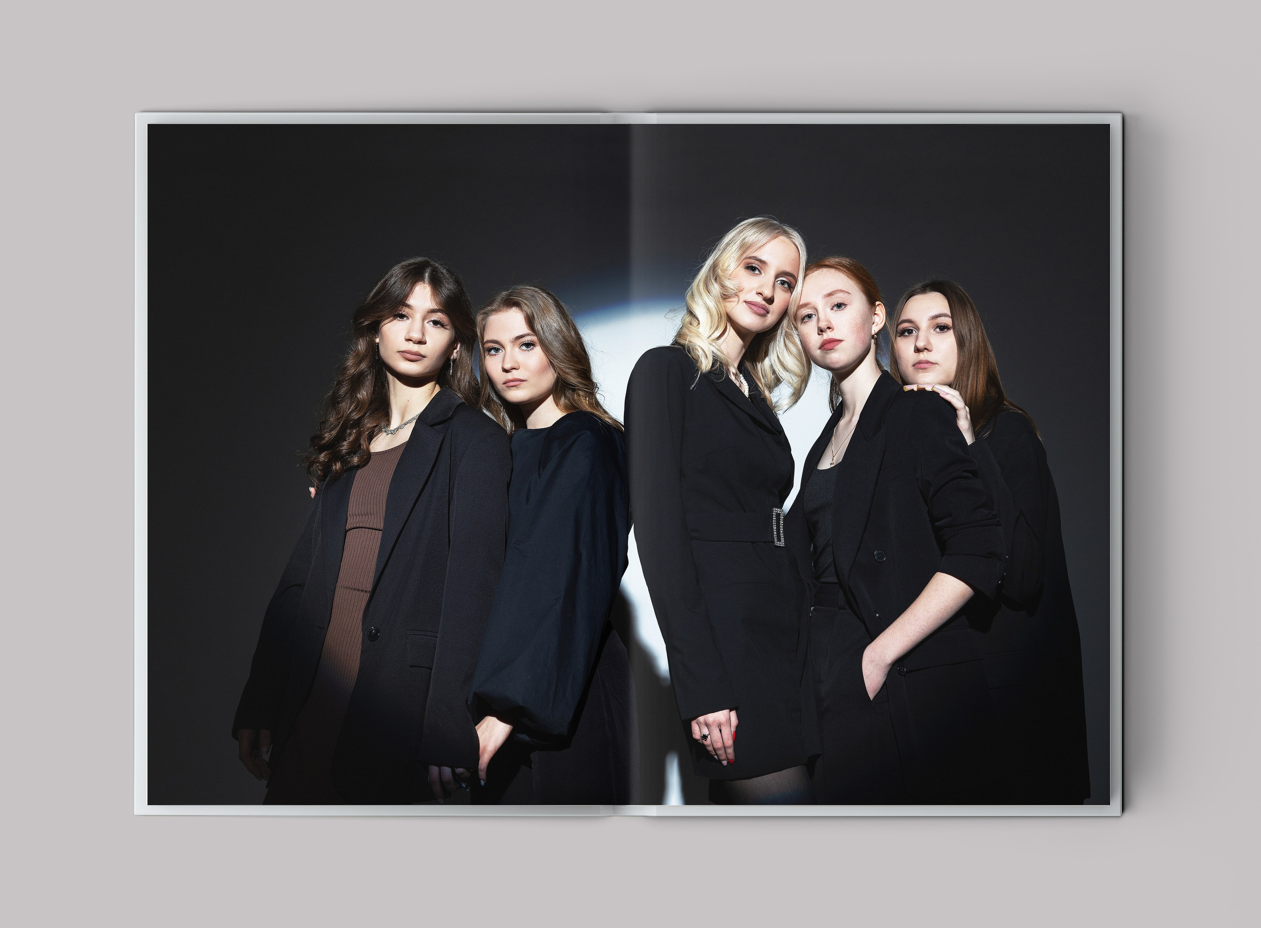 9,11mono. Release Студия выпускных альбомов Юрия Рыбина. Занимаемся школьной фотографией, изготовлением выпускных альбомов. Тюмень