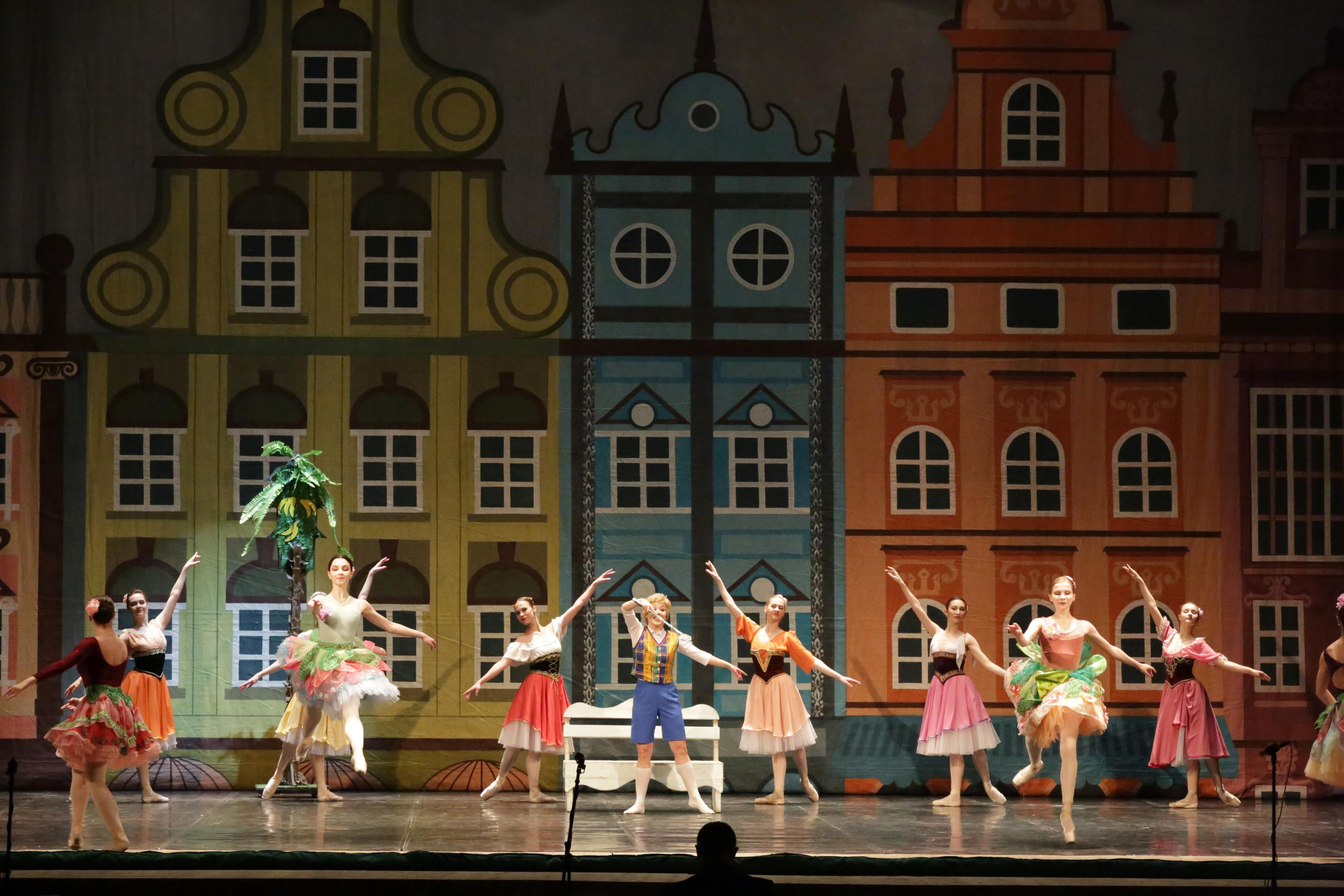 Балет Донбасс-опера спектакль «Малыш и Карлсон». Фотограф в Сочи Юрий Шептаев