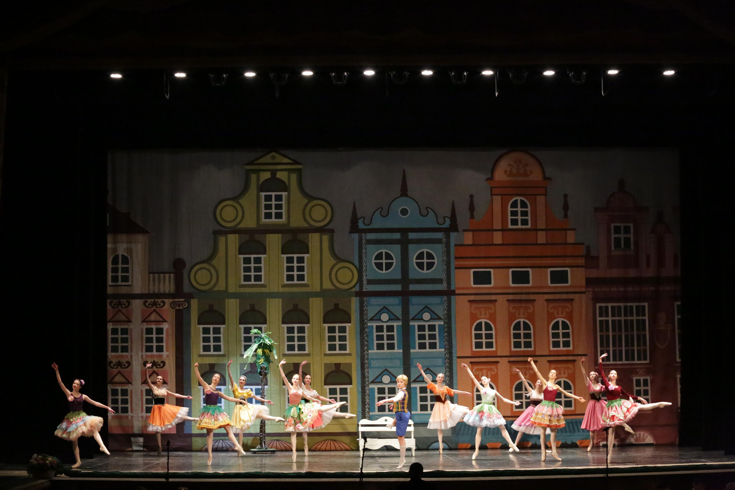 Балет Донбасс-опера спектакль «Малыш и Карлсон». Фотограф в Сочи Юрий Шептаев