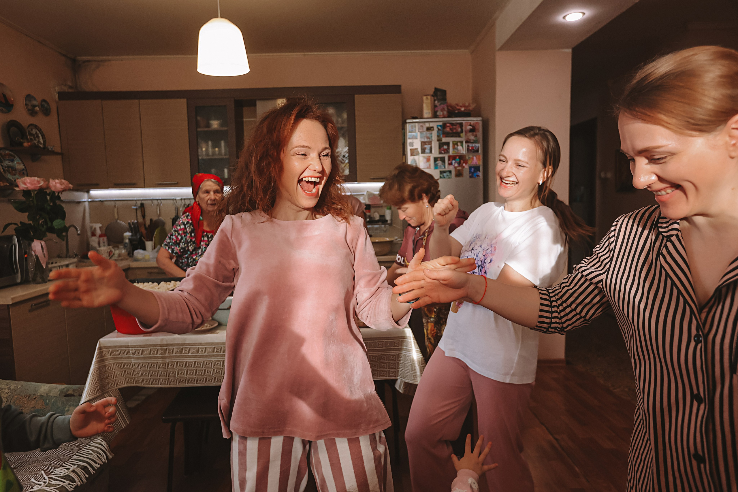 Большая семья репортаж. Семейный фотограф Тюмень, фотограф на роды Салмина Мария
