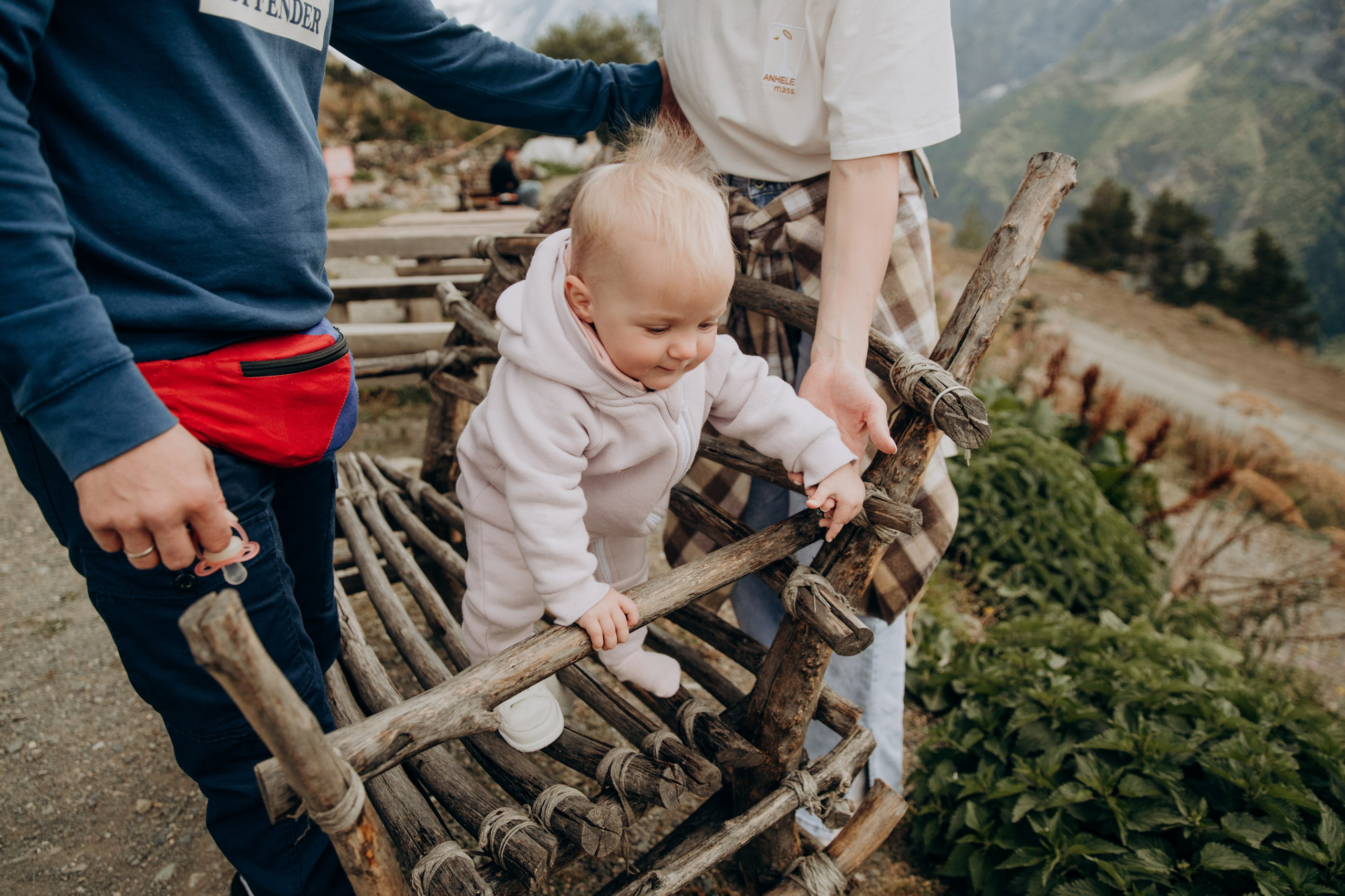 Юля с семьей, Домбай. Портфолио