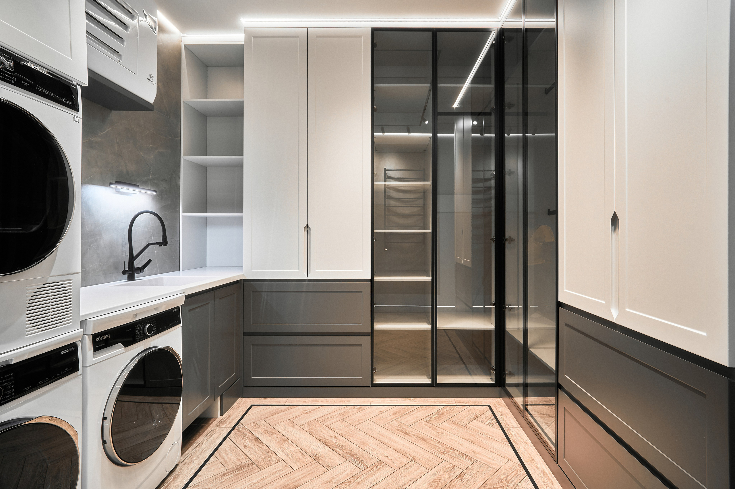 Фотосъёмка и видео тур квартиры с ярким дизайном и видом на Москва-Сити | vhaus. Видеопродакшн недвижимости и архитектуры | Студия VHAUS