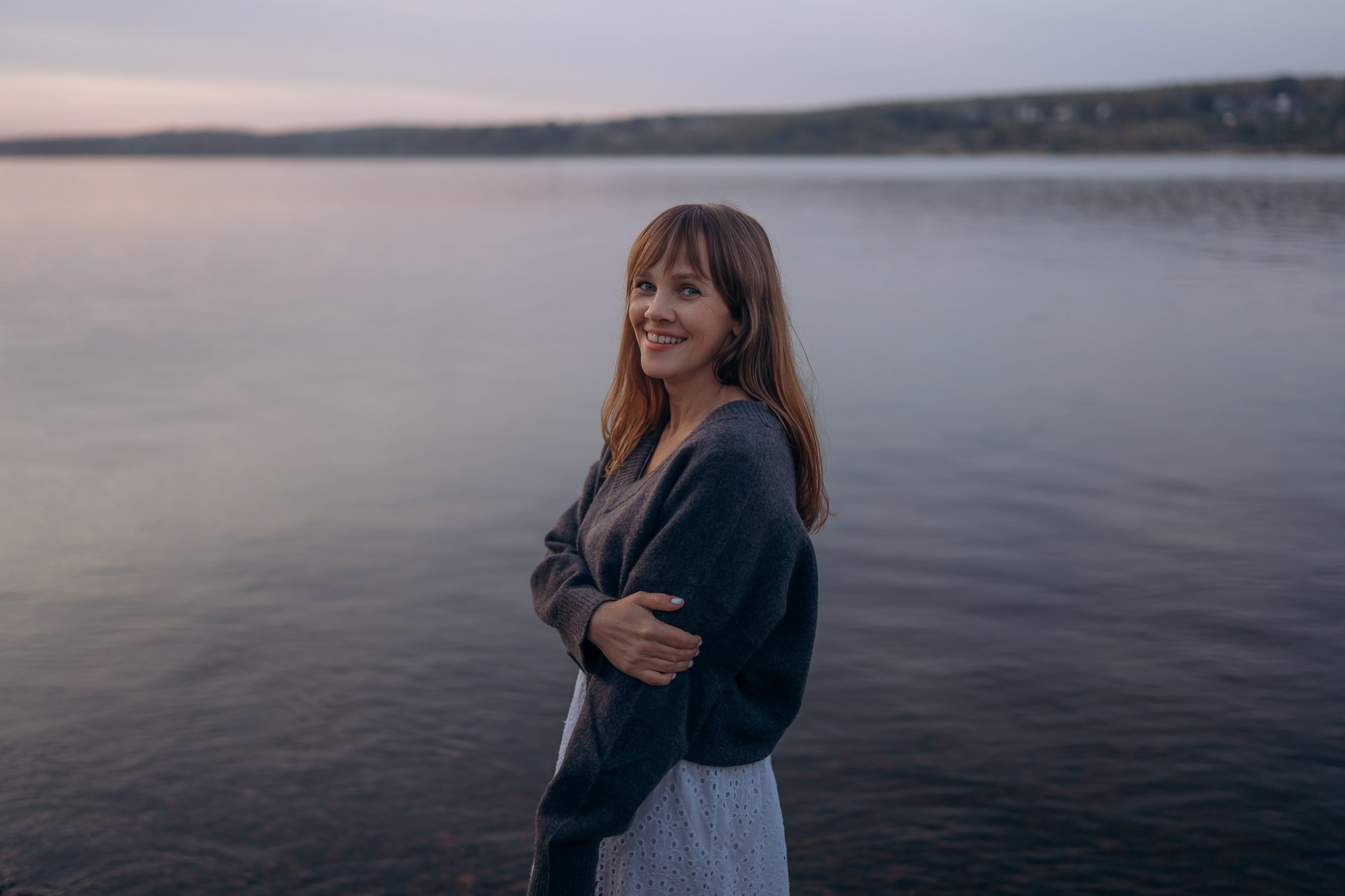 Индивидуальная летняя фотосессия на берегу реки. Свадебный и репортажный фотограф в Ярославле Евгений Сальников