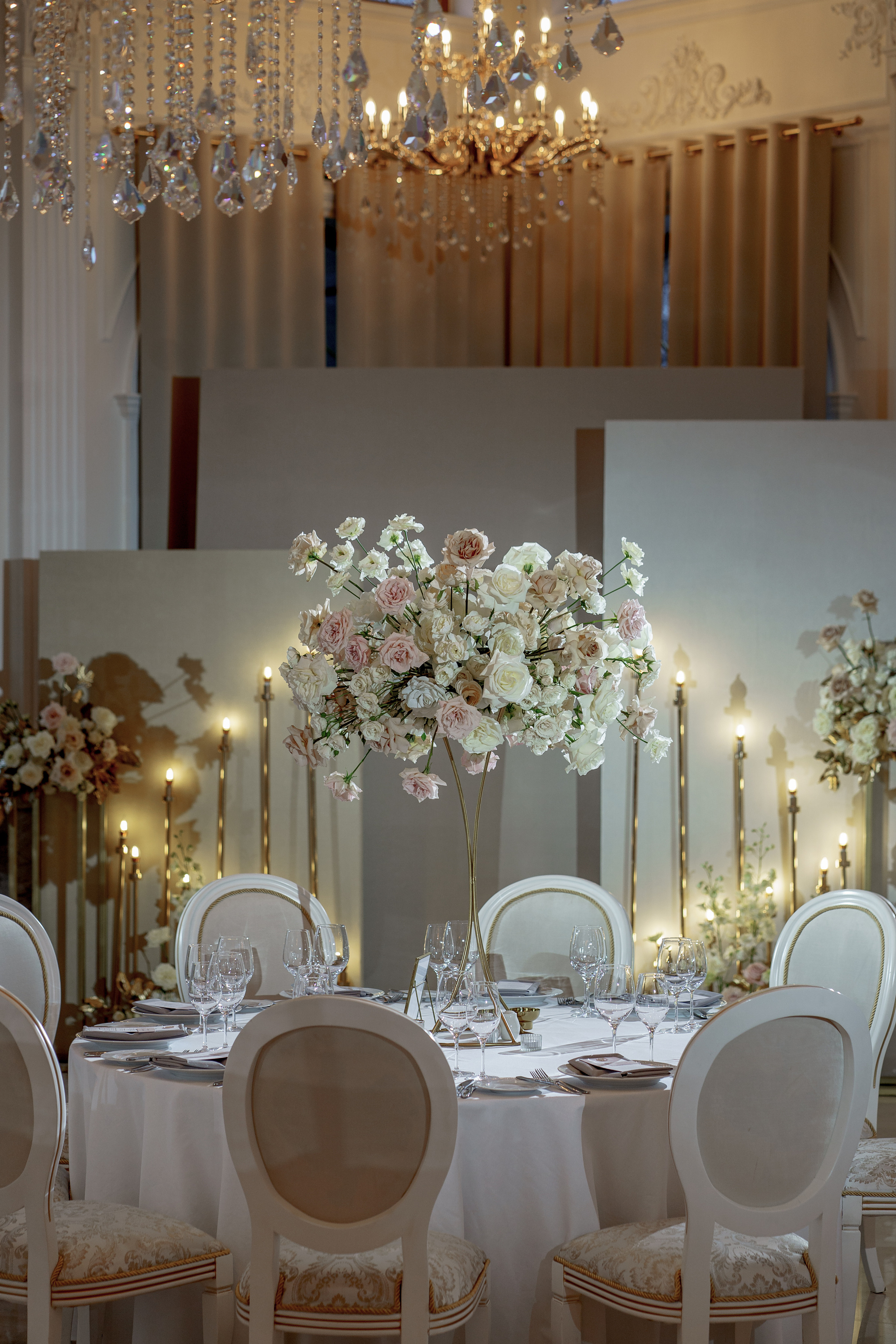 Свадебный декор в ресторане Romanoff`s. Фотограф Макс Меш