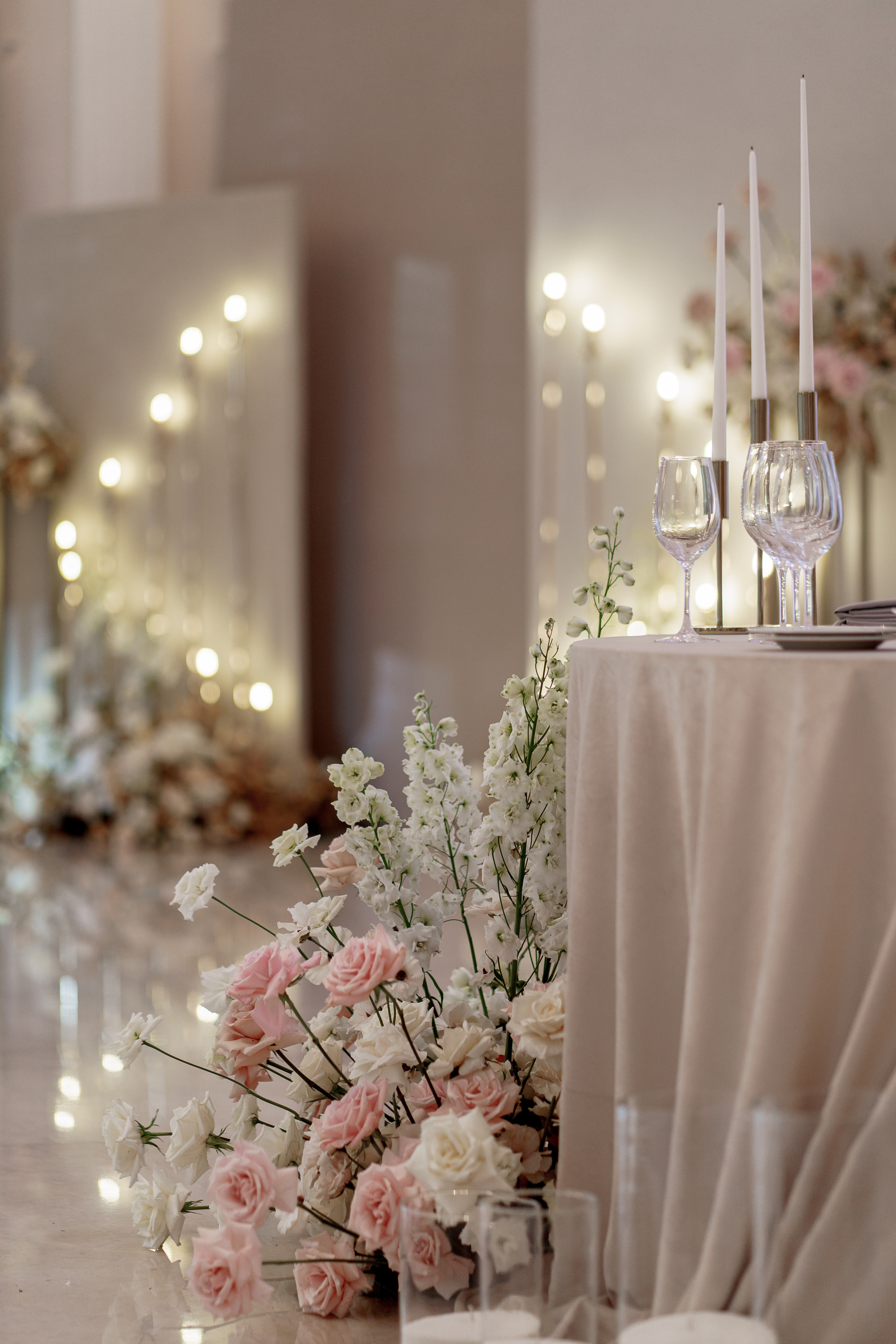 Свадебный декор в ресторане Romanoff`s. Фотограф Макс Меш