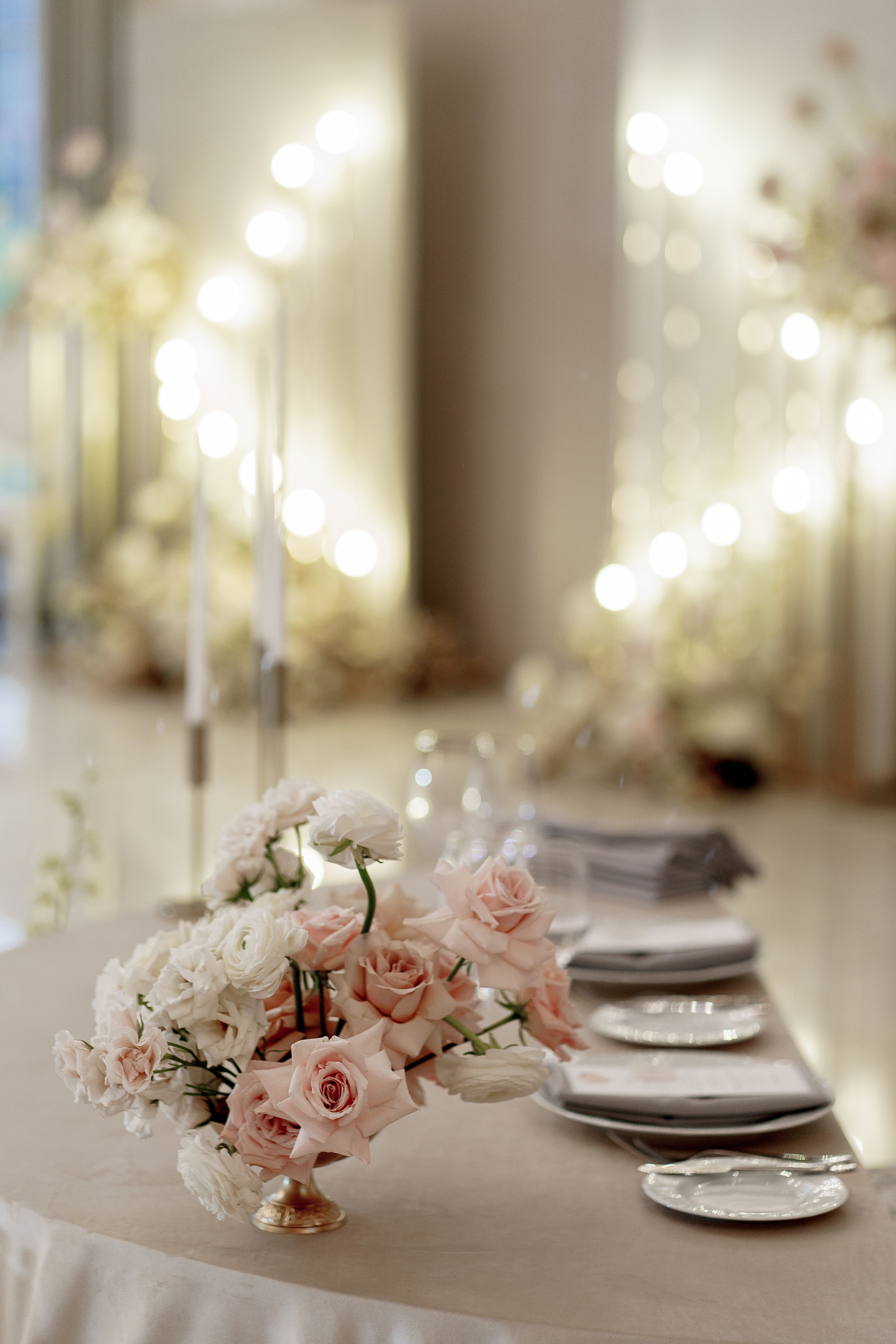 Свадебный декор в ресторане Romanoff`s. Фотограф Макс Меш