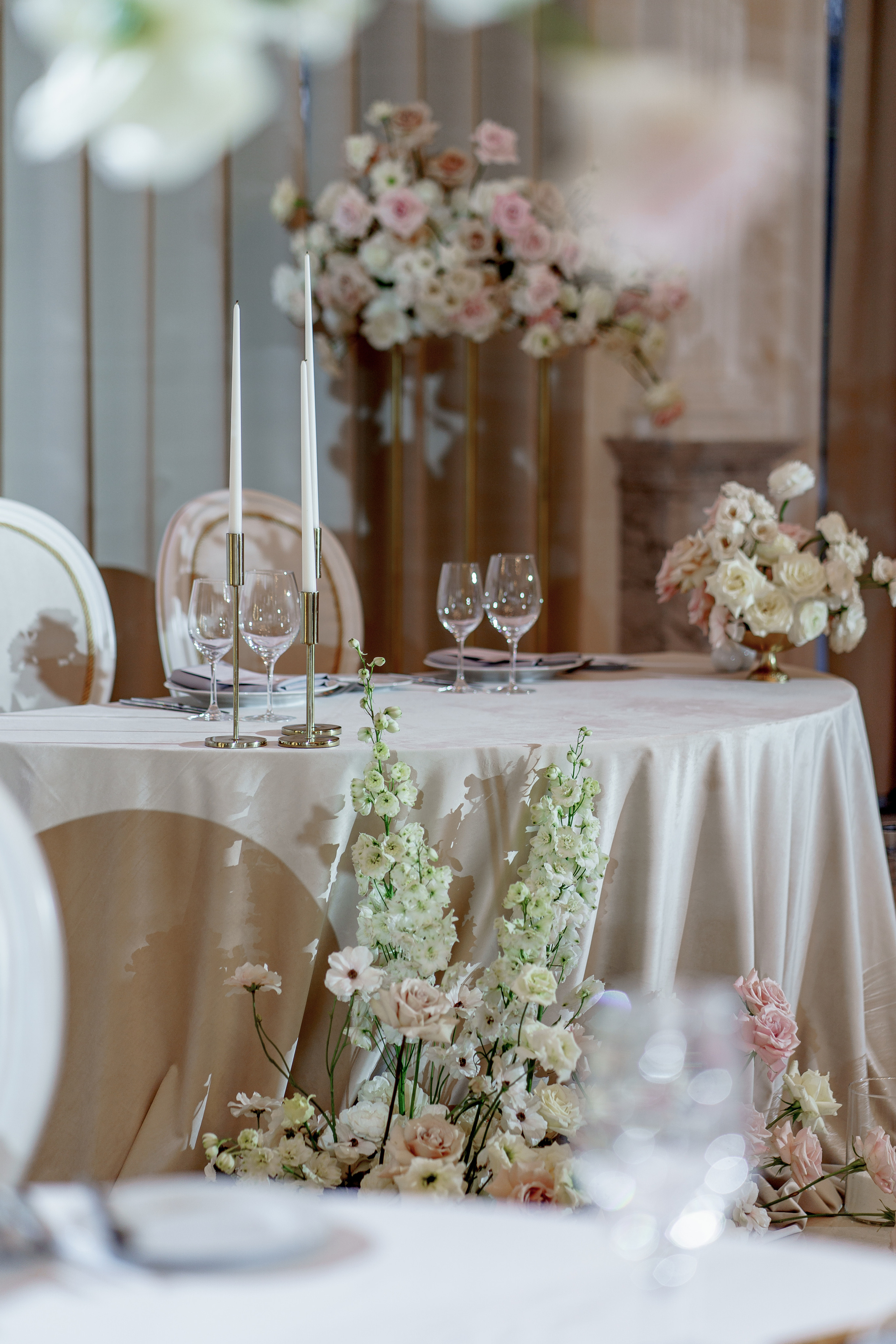 Свадебный декор в ресторане Romanoff`s. Фотограф Макс Меш