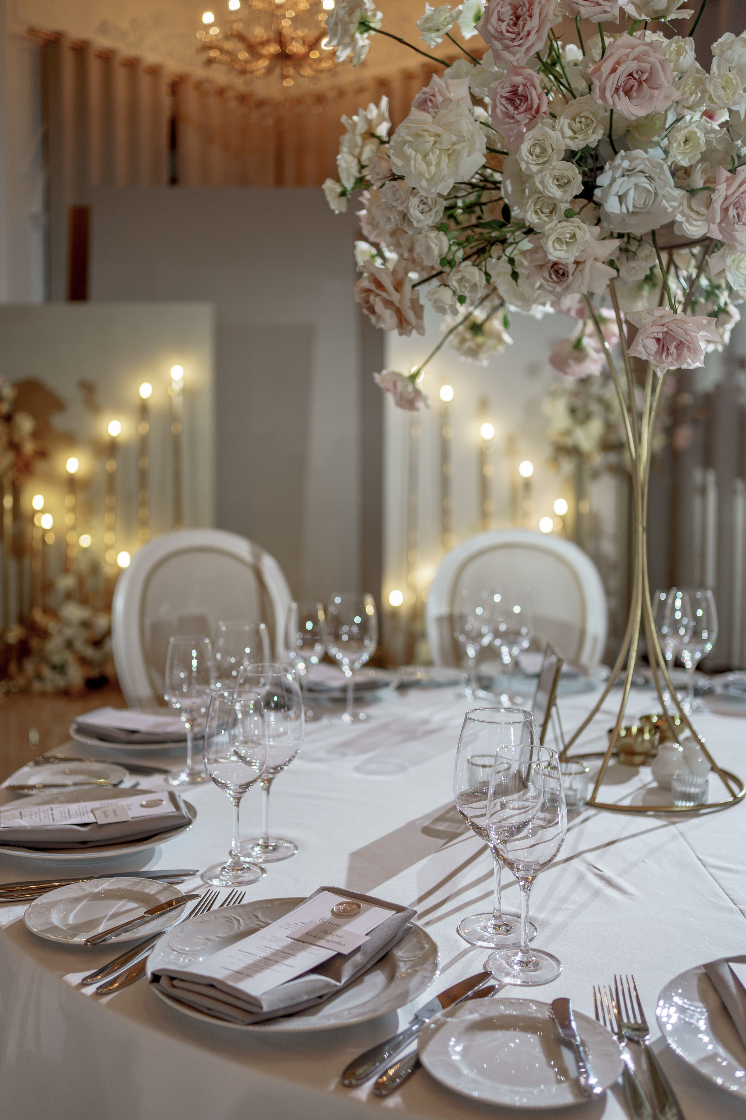 Свадебный декор в ресторане Romanoff`s. Фотограф Макс Меш