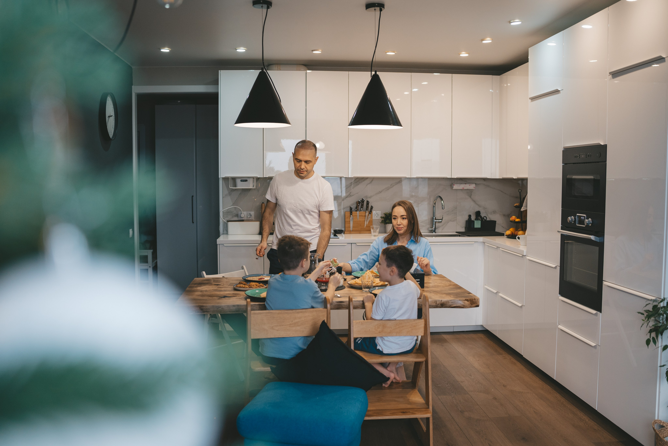 Новогодняя семейная съемка с двумя детьми. Фотограф Екатерина Канчалаба