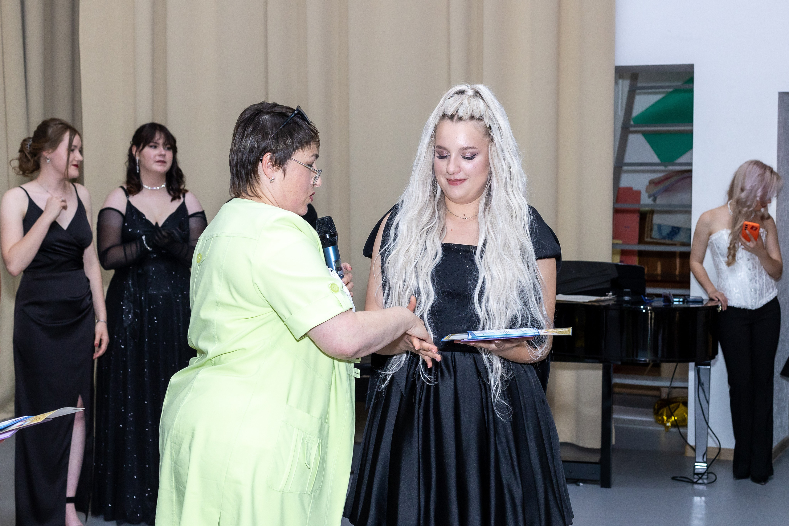 Вручение аттестата 2025. Выпускные альбомы Майкоп, Краснодар Елена Золотарева