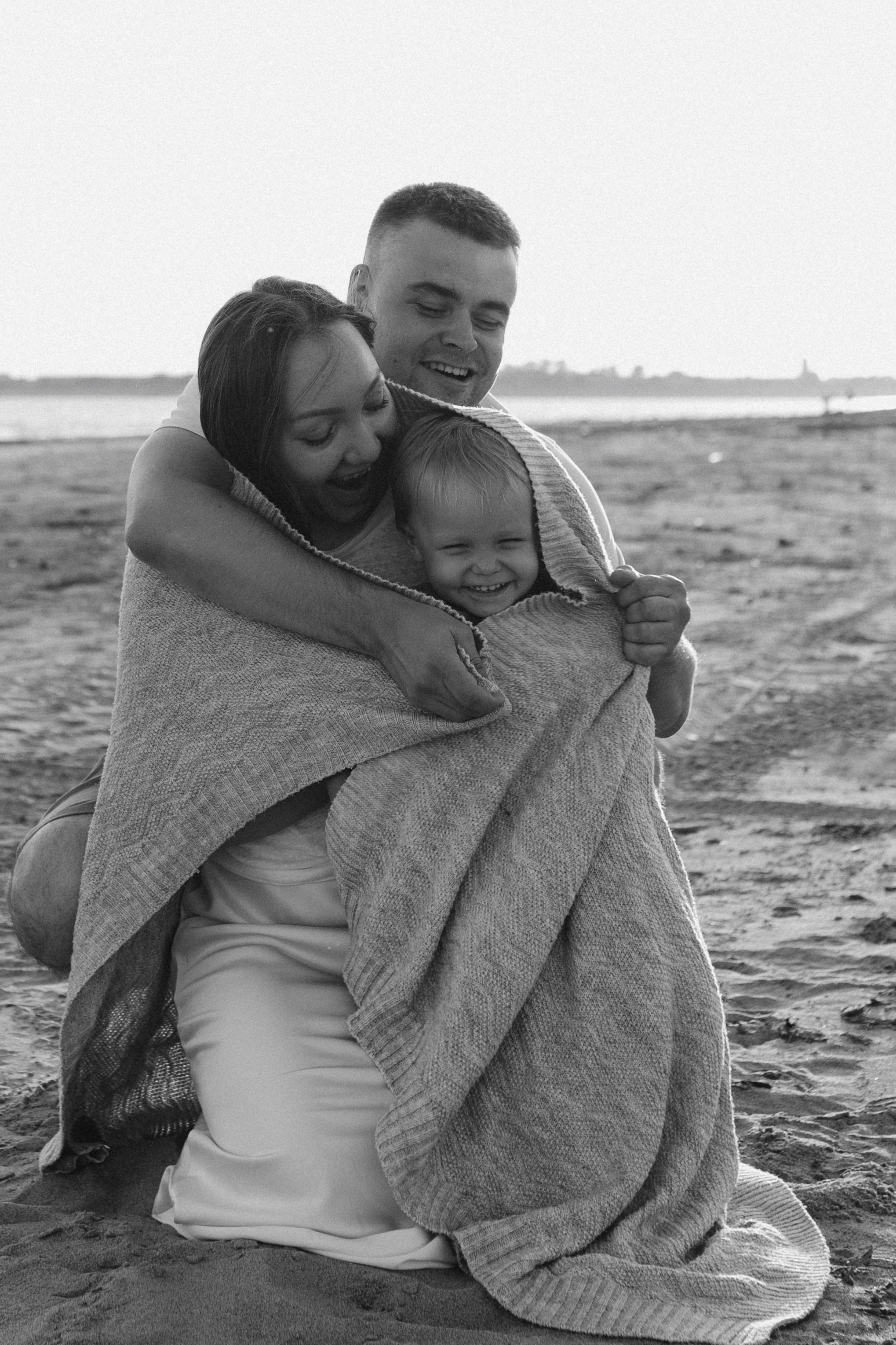 Трое у реки, не считая фотографа. Семейный фотограф в Краснодаре Яна Морева