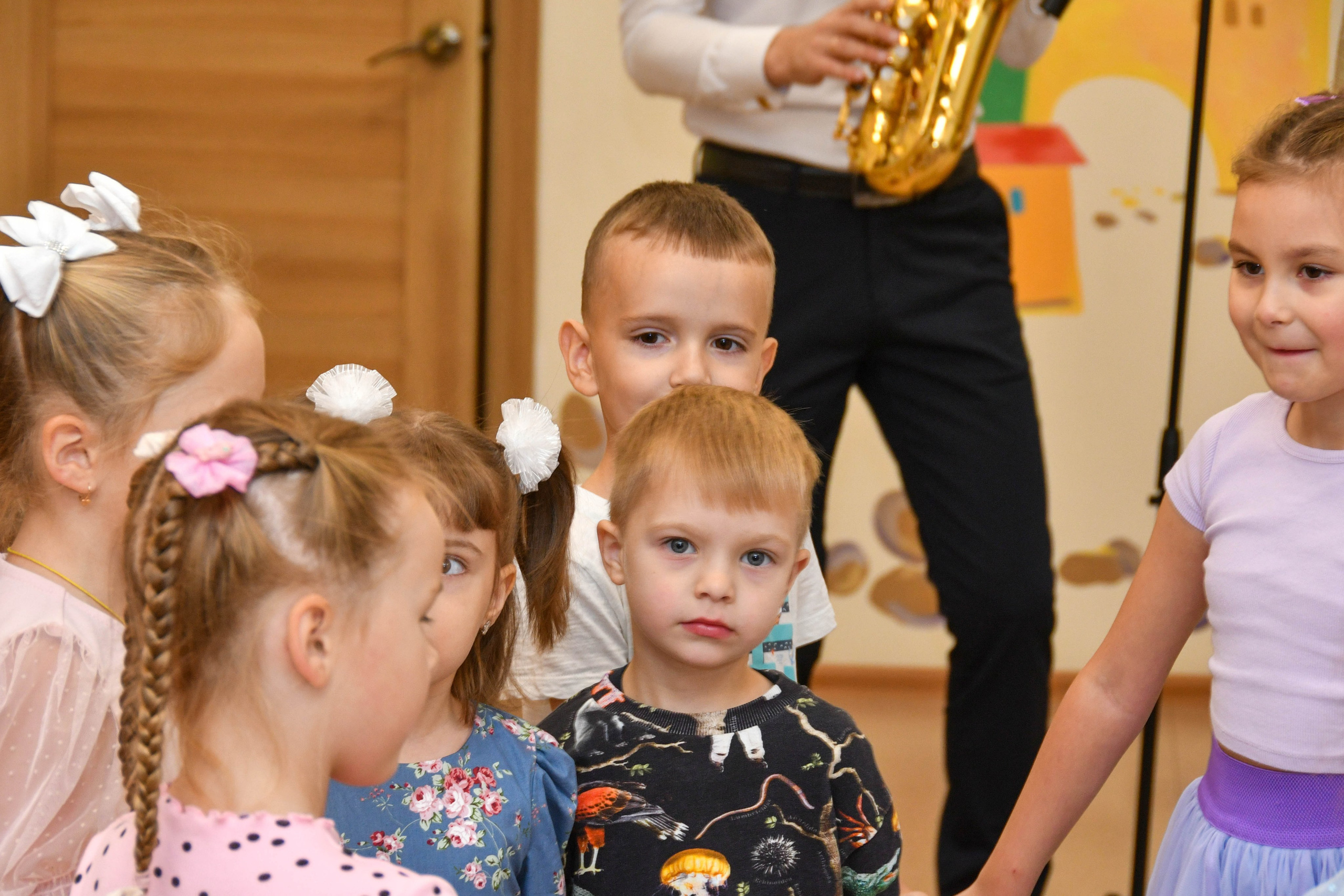 2023 г. День дошкольного работника и прогулка. Репортажный и детский фотограф в Новосибирске